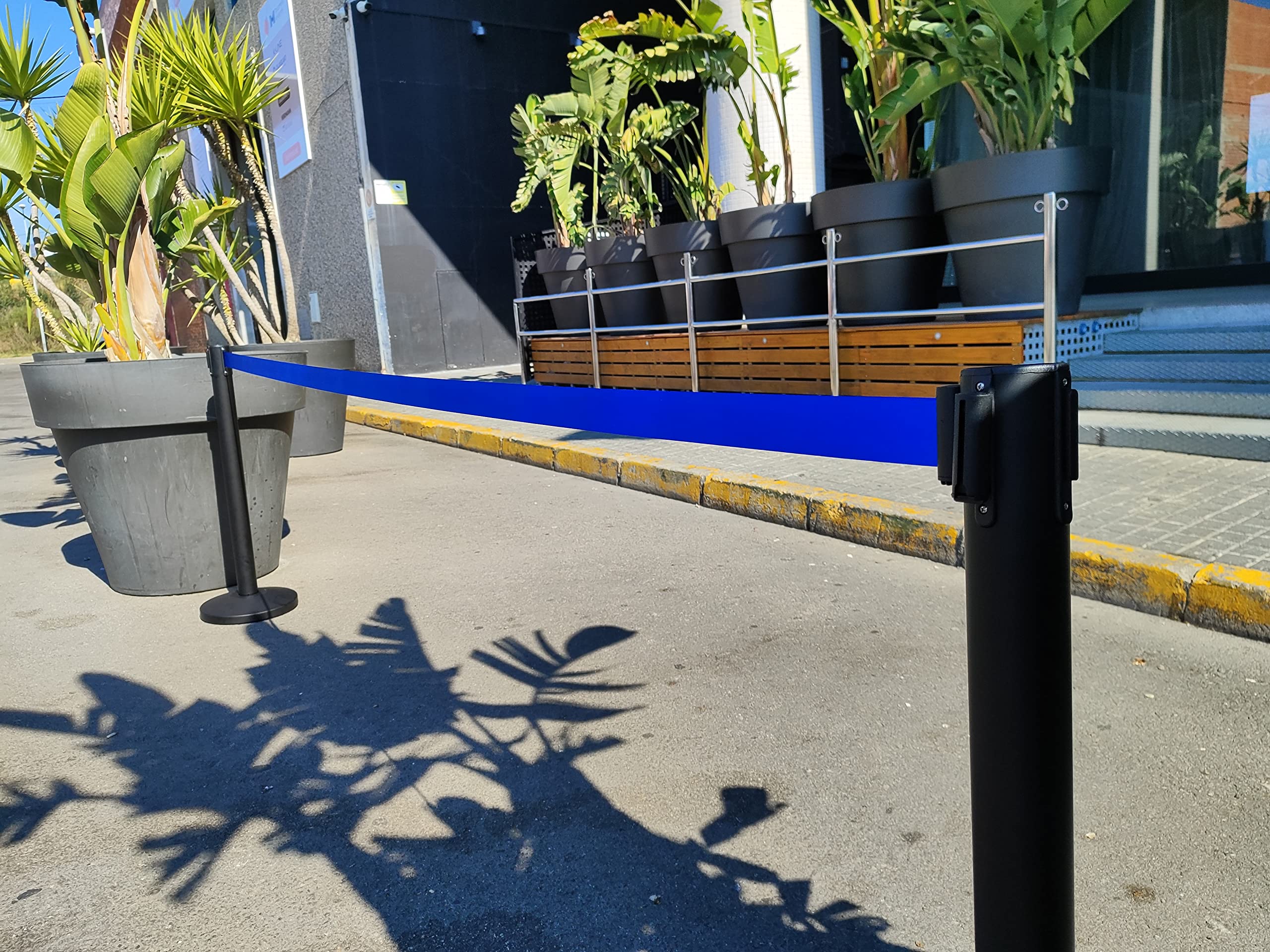 ADO Poste separador de hierro lacado negro con Cinta Extensible Azul 3m Delimitador de paso retráctil