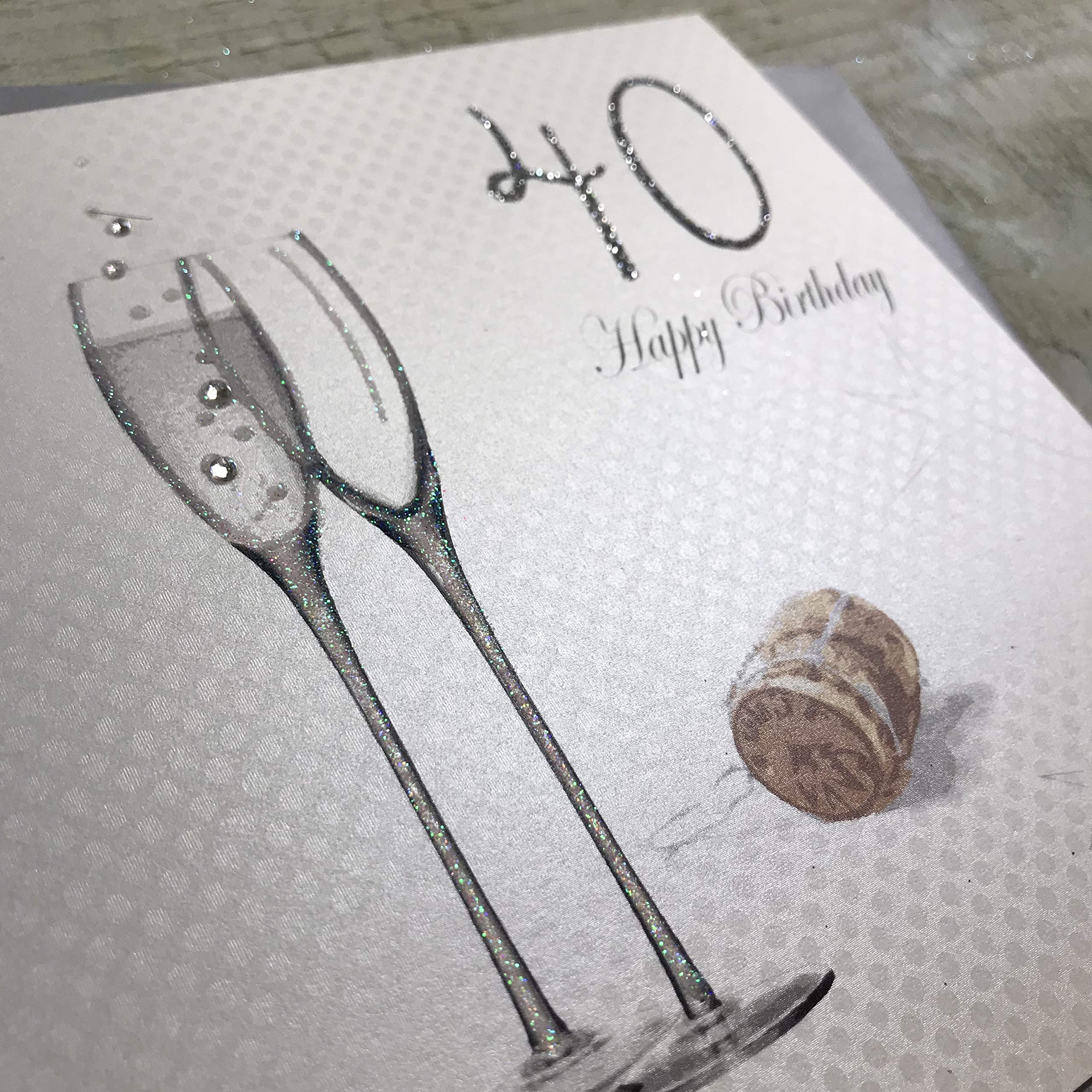 White Cotton Cards Erinnerungsalbum Für 40. Geburtstag – Handgemacht Mit Champagner & Pralinen | 16x16 Cm, Inkl. Umschlag