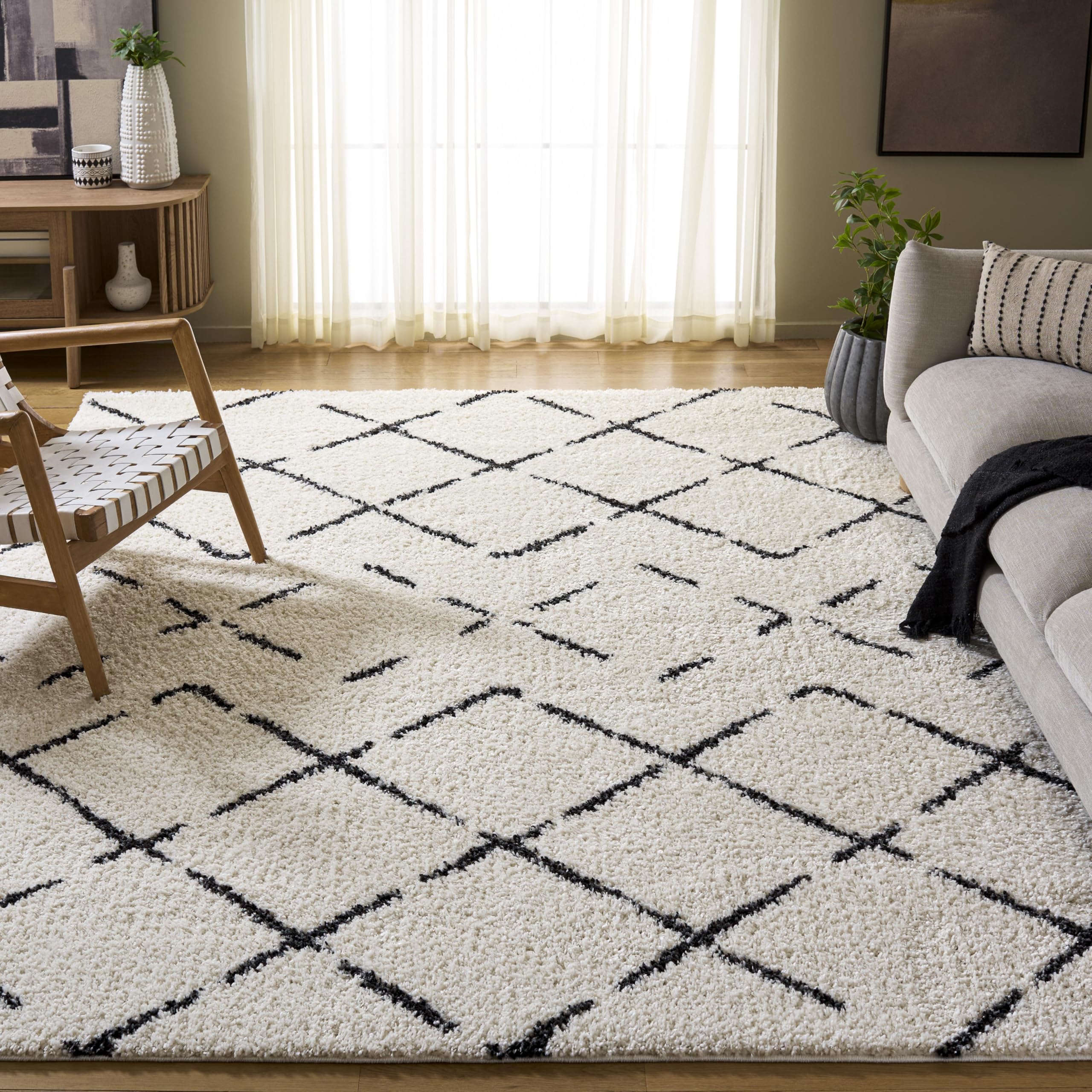SAFAVIEH Arizona Shag Collection Rug in Ivory and Black