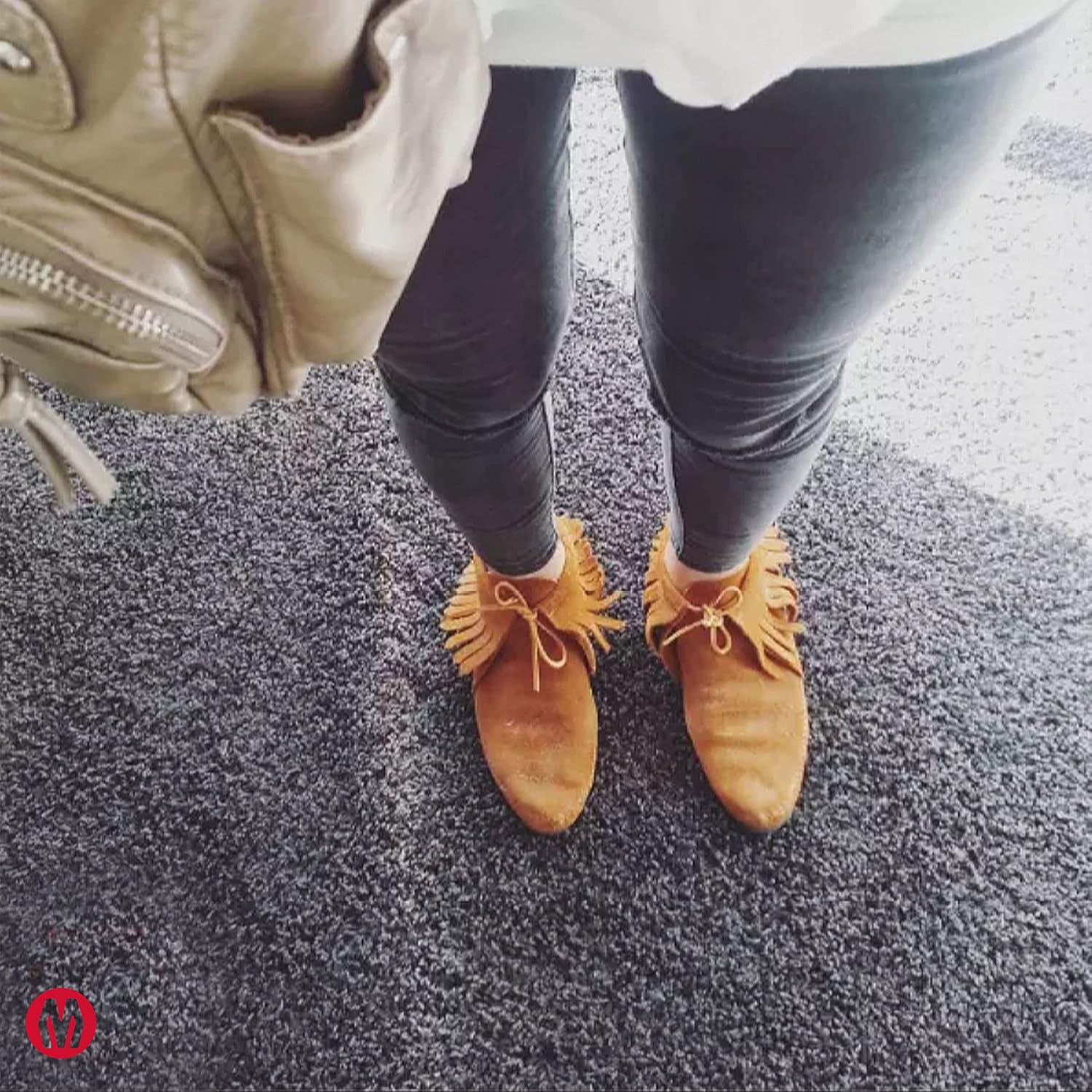 Minnetonka Women's Classic Fringe Hardsole and Softsole Boot - Image 8