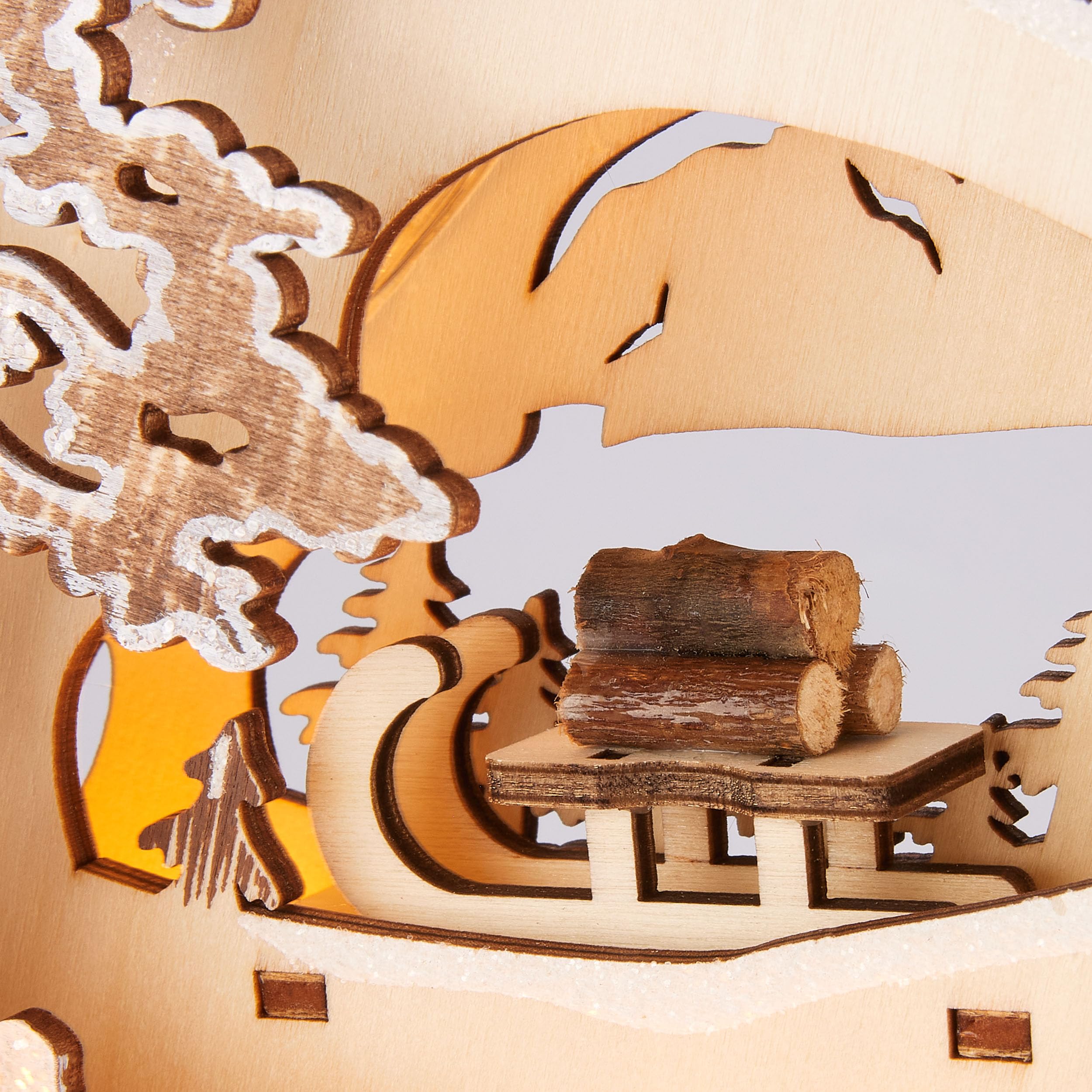 BRUBAKER 3D Lichterbogen - LED Schwibbogen - Tannenbaum Wald - Weihnachtsbeleuchtung aus Holz Natur - 34 x 28 x 9 cm - Handbemalte Figuren - Weihnachtsdeko für Tisch & Fenster