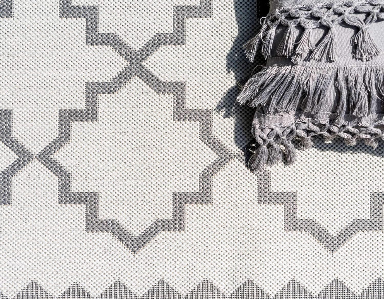 Unique Loom Outdoor Trellis Collection Area Rug - Stars (5' 1" x 8' Rectangle, Gray/ Silver)