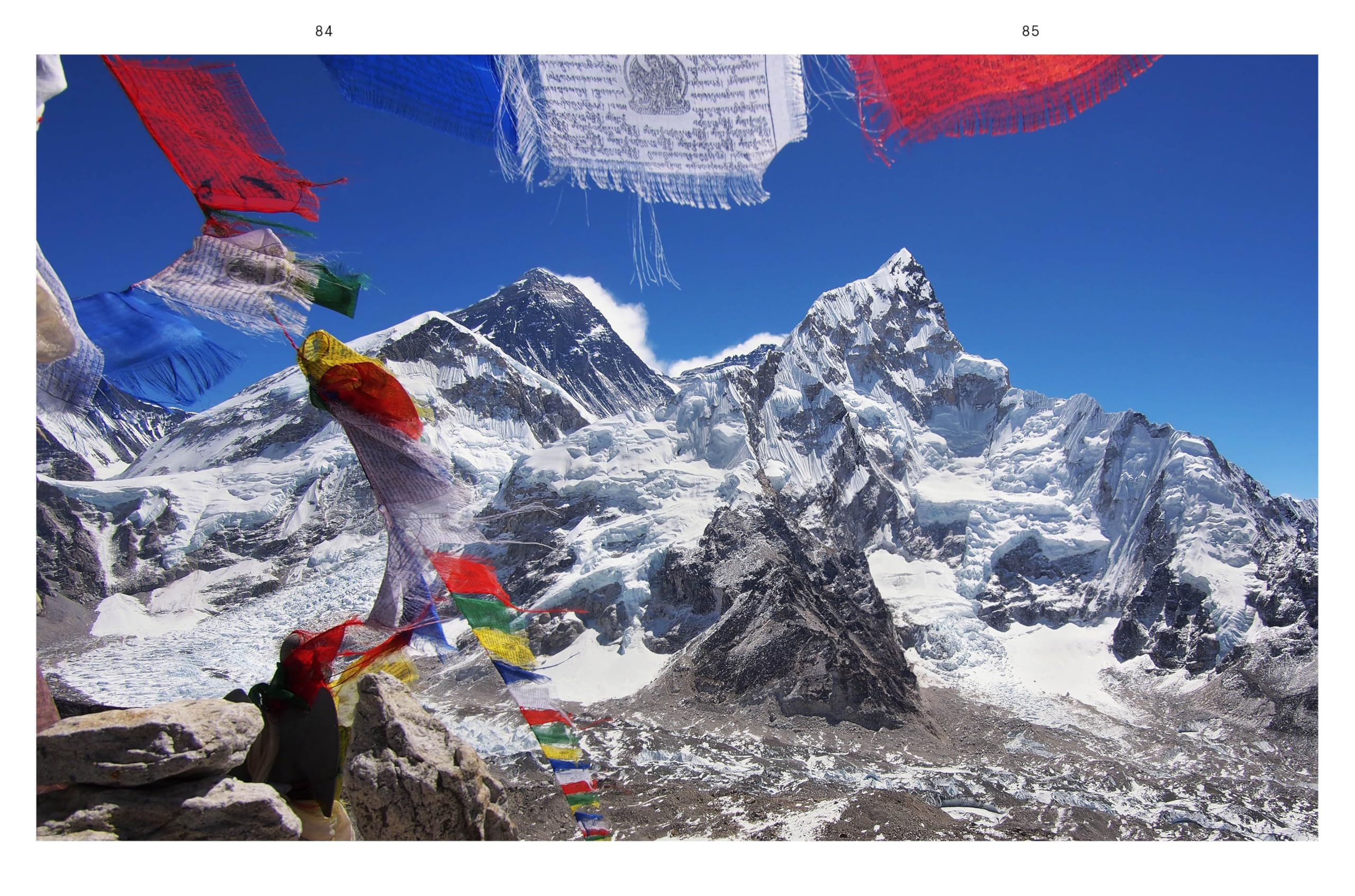 Mountaineering Women: Climbing Through History /anglais