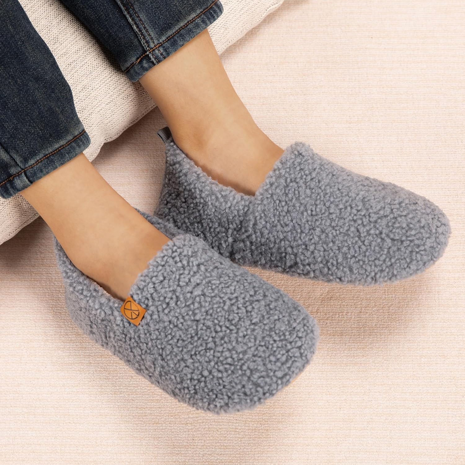 Women's House Slippers Lightweight Memory Foam House Shoes Cozy Closed Back Slippers with Curly Fleece for Indoor Outdoor - Image 2