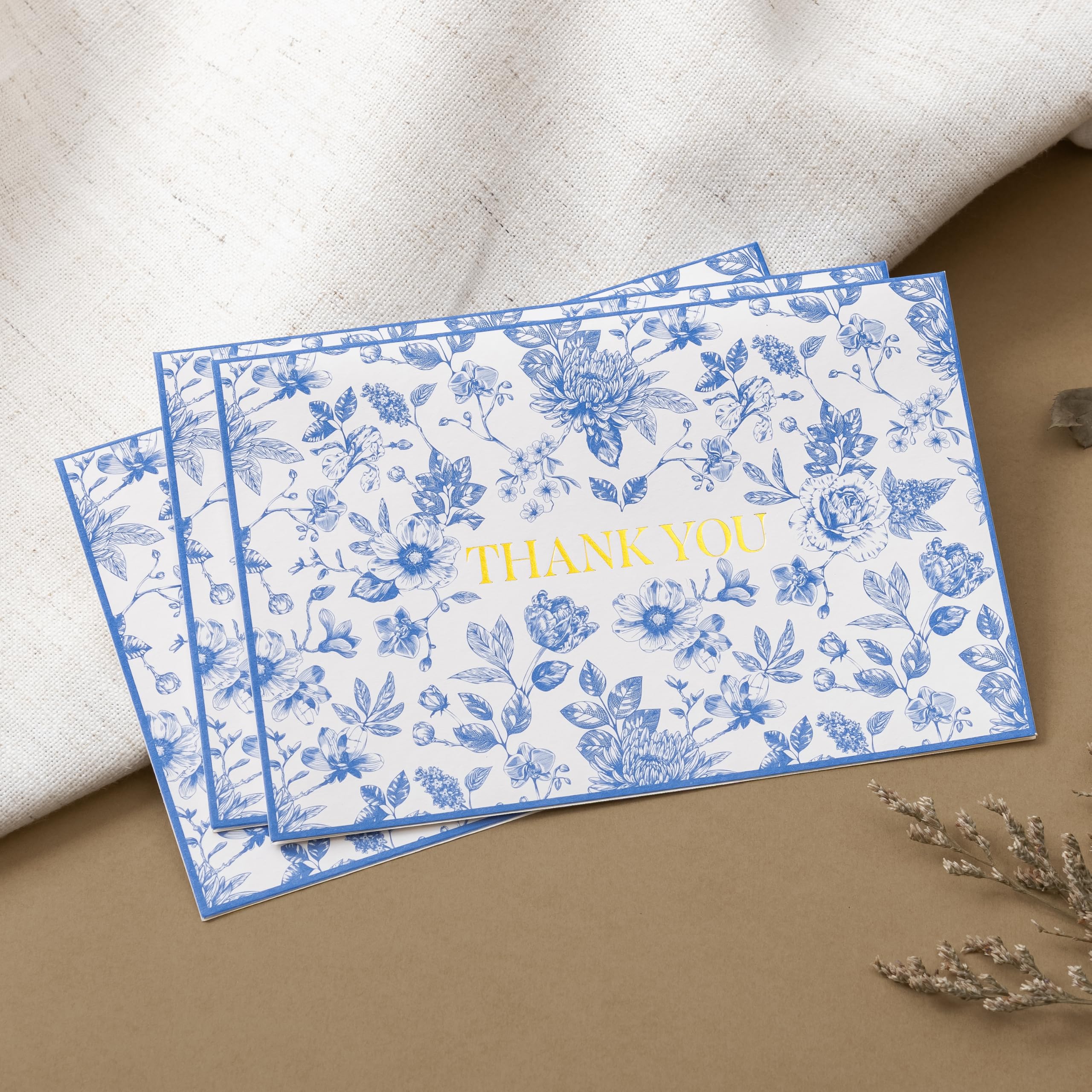Crisky Lot de 50 cartes de remerciement florales bleues en feuille d'or avec enveloppes et autocollants pour anniversaire, fête prénatale, fête prénuptiale, mariage, remise de diplôme, affaires