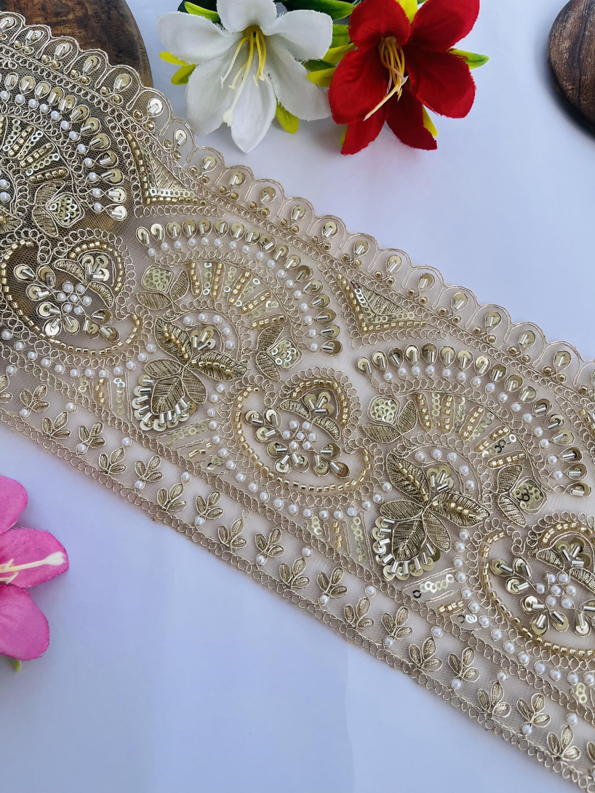 Encaje bordado dorado floral para personalizar vestidos de novia y accesorios de celebración