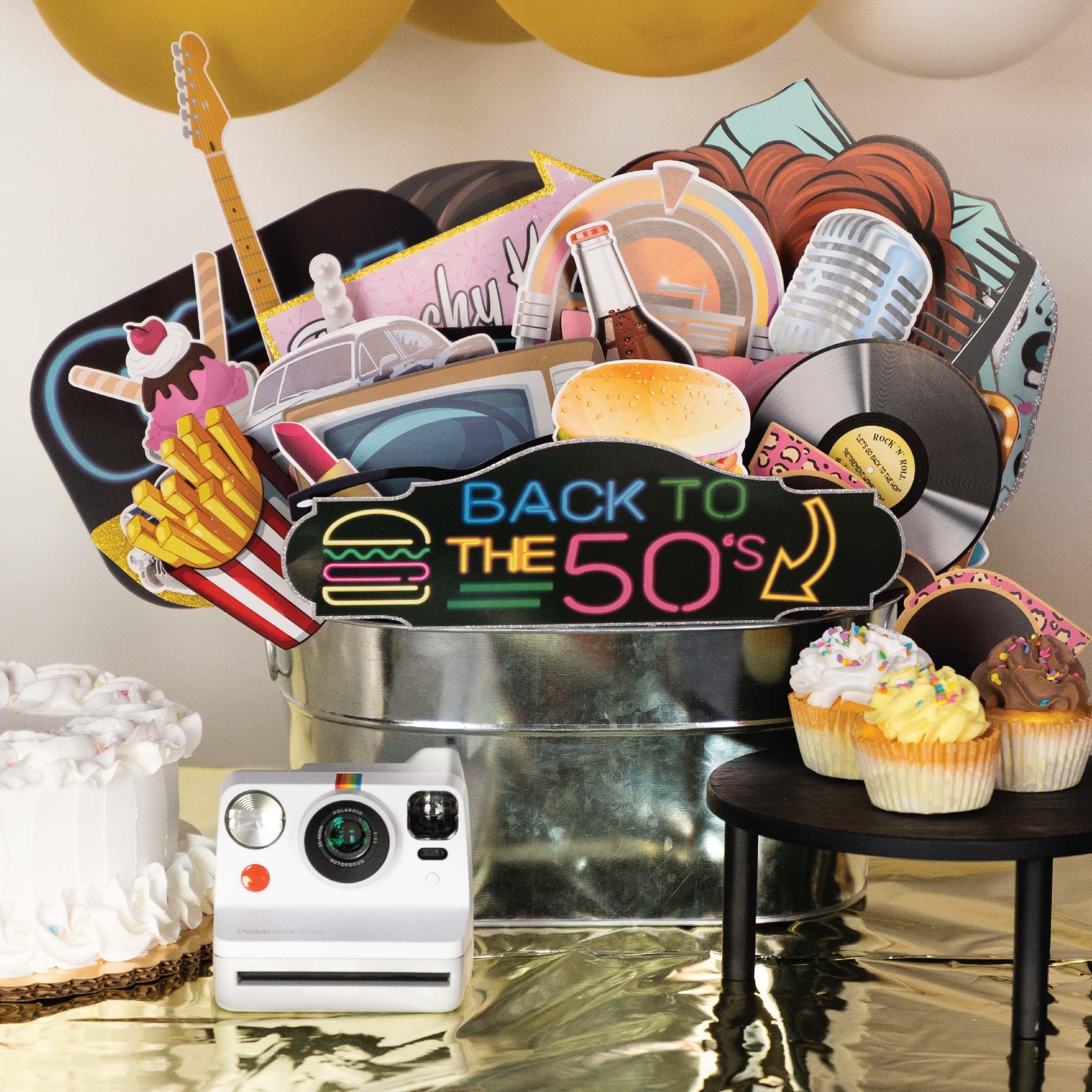 Accesorios para fotomatón de los años 50, kit de 41 piezas para fotomatón con letrero de 8 x 10 pulgadas, 60 almohadillas adhesivas, 45 palos, decoraciones de fiesta Sock Hop, accesorios para
