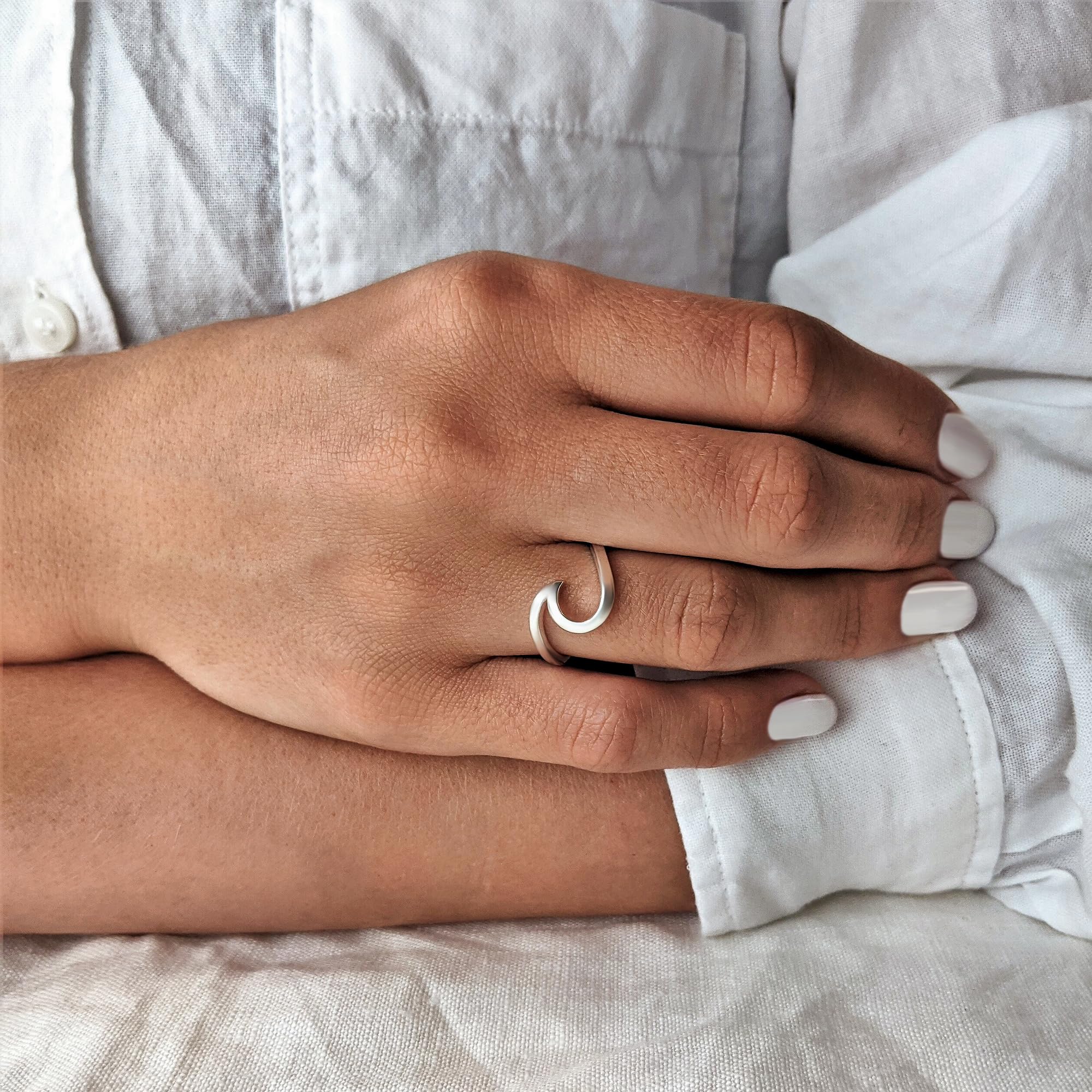 81stgeneration Anillo Plata de Ley Olas del Océano Mujer | Anillo Espiral Plata 925 | Diseño Simple Banda Ondulada Náutica | Joyas Surferas Inspiradas Océano | Accesorio Sirena | Anillos Apilables