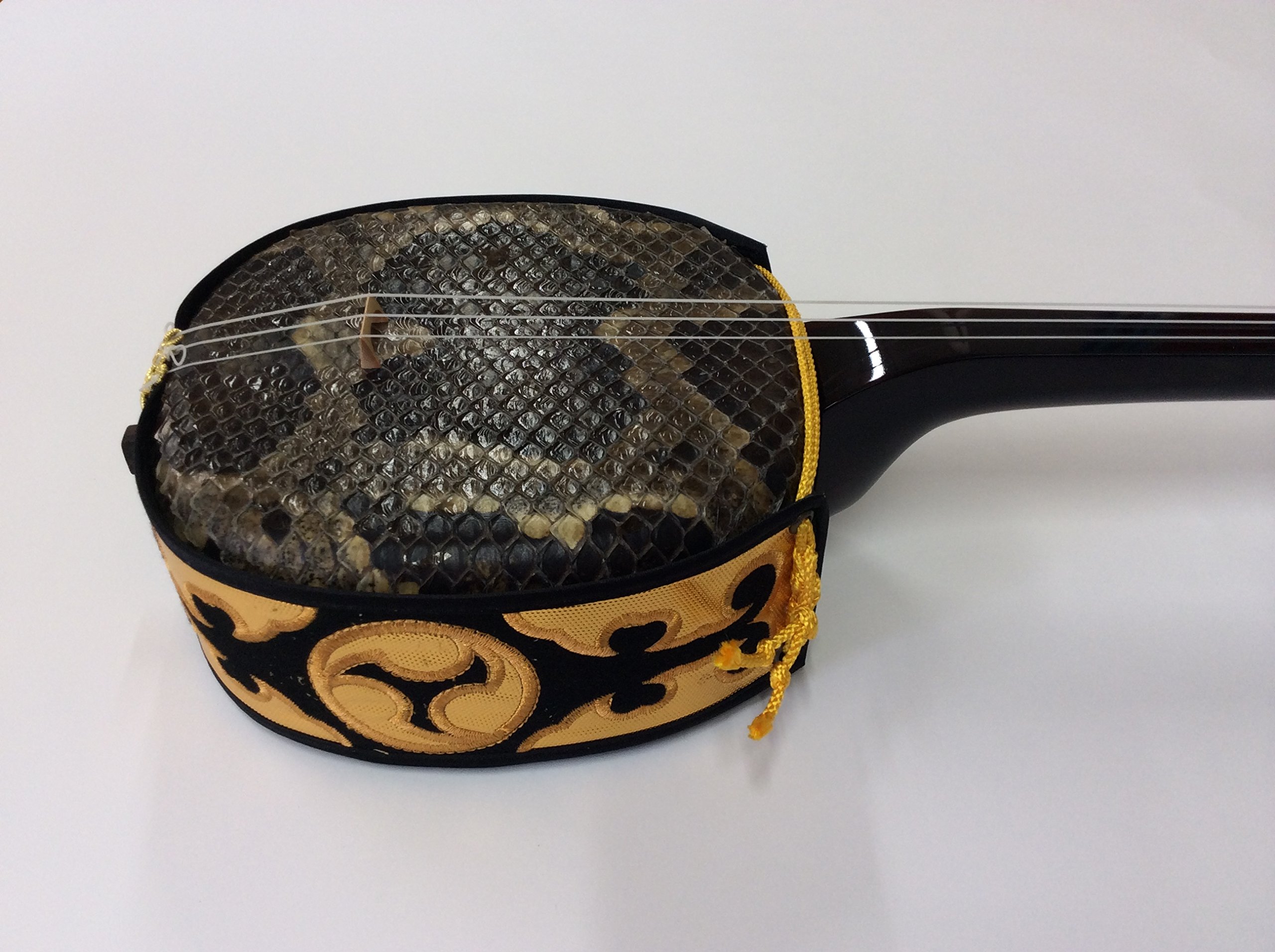 Amazon.co.jp: 本張り三線黒木カマゴン : 楽器・音響機器