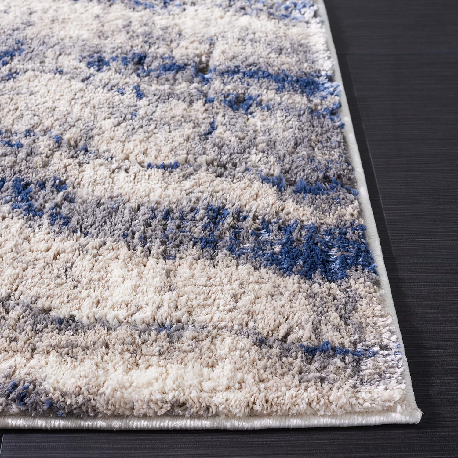 SAFAVIEH Petra Collection Accent Rug - 4' x 6', Light Beige & Blue, Modern Design, Non-Shedding & Easy Care, Ideal for High Traffic Areas in Entryway, Living Room, Bedroom (PTA112A)