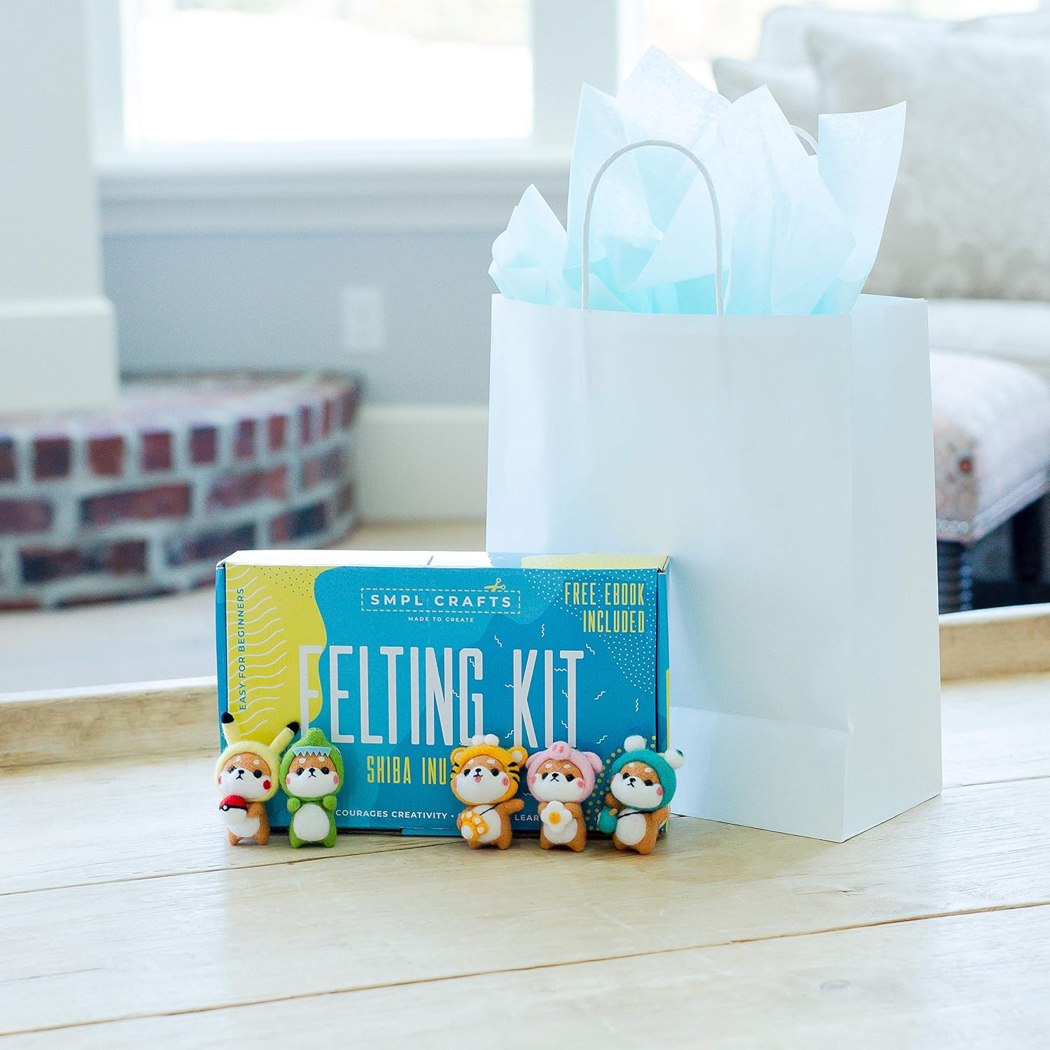 SMPL Crafts Needle Felting Starter Kit (Makes 5 Wool Felt Animals) - Includes 2 Keychains, 3 Phone Lanyards, 10 Needles, Wood Felt Tool, Mat, Finger Cots & Instructions - Great for Beginners, Kids