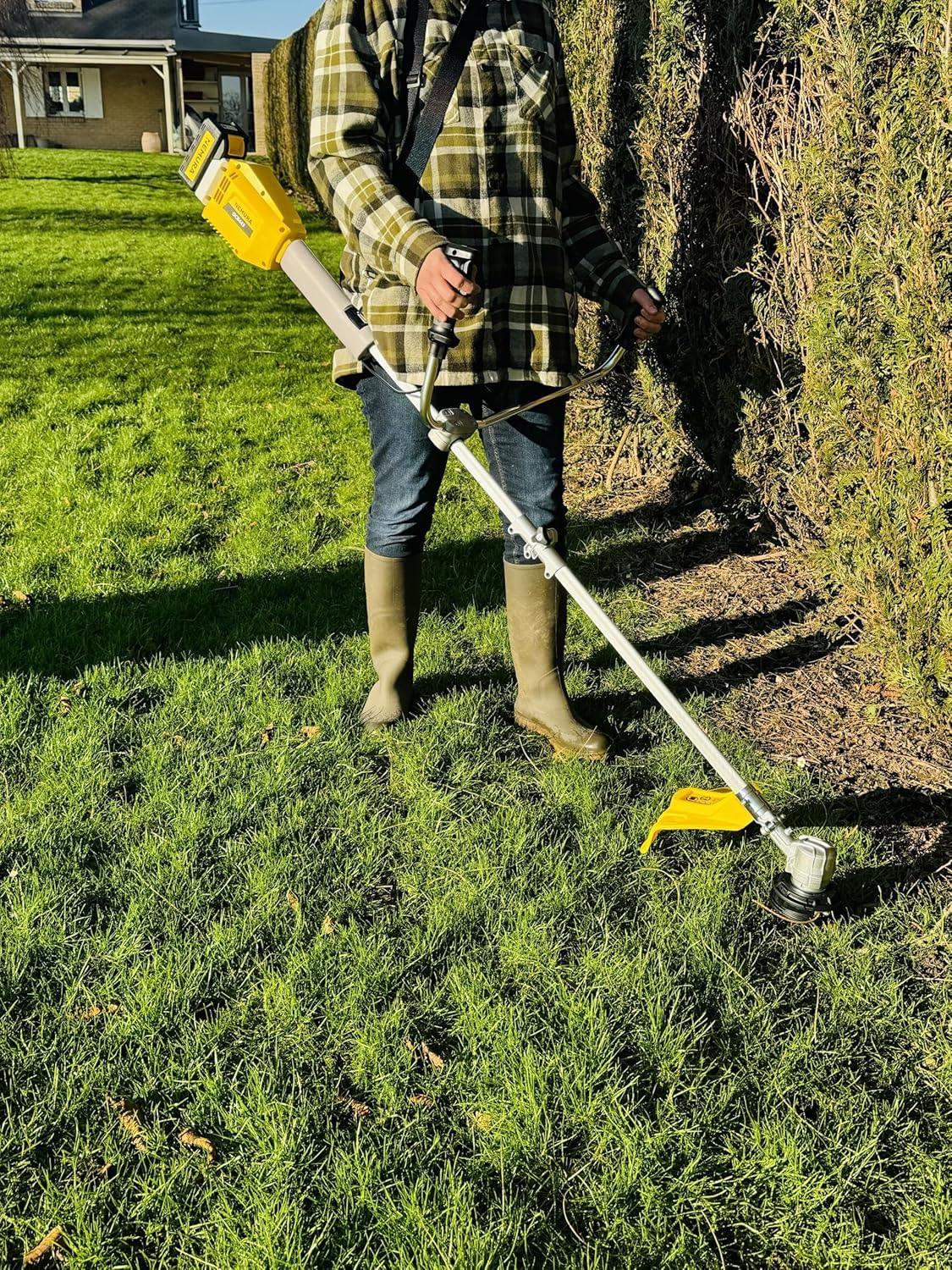 Nemura Débroussailleuse Batterie 40V - L: 43cm + Fil + Lame + 2 Batteries 4Ah et Chargeur Rapide - Outillage Jardin de qualité - Marque Française
