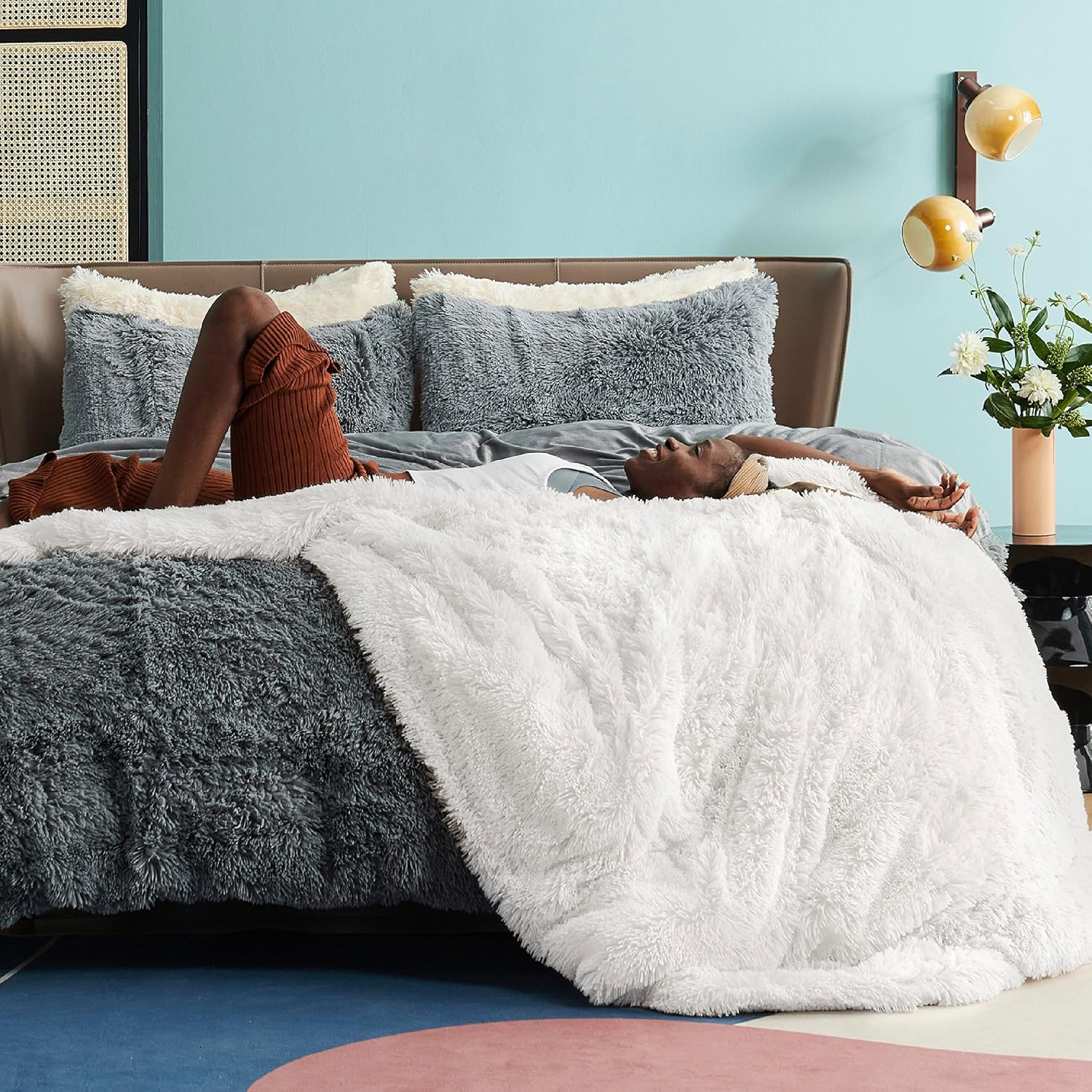 Bedsure Faux Fur Throw Blanket White – Fuzzy, Fluffy, and Shaggy Faux Fur, Soft and Thick Sherpa, Tie-dye Decorative Gift, Throw Blankets for Couch, Sofa, Bed, 50x60 Inches, 380 GSM