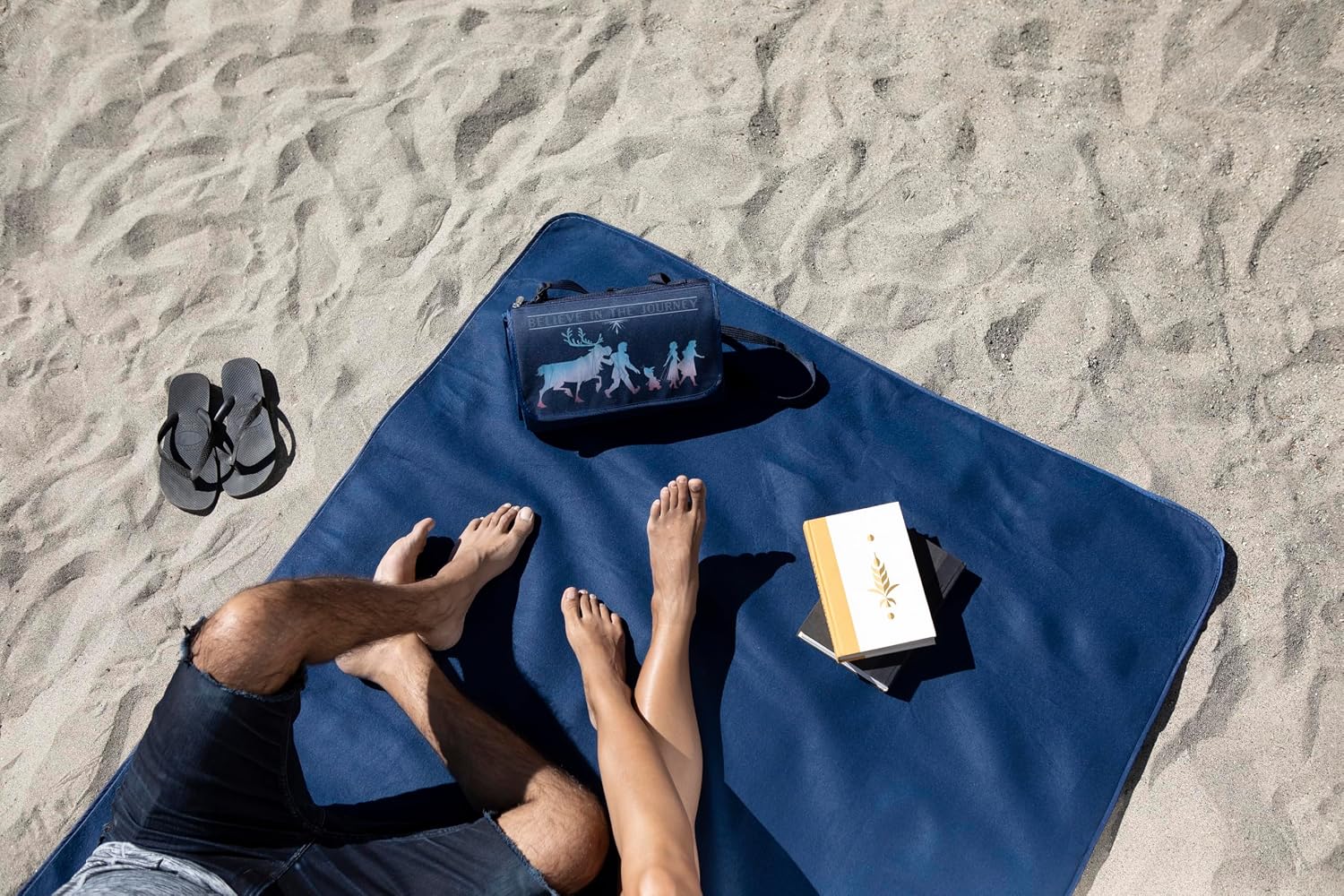 Picnic TIME Disney Frozen II Blanket Tote Picnic Blanket, Folding Outdoor Beach and Camping Blanket with Carry Tote and Zipper Pocket, Water Resistant Fleece, (Navy Blue with Blue Flap)