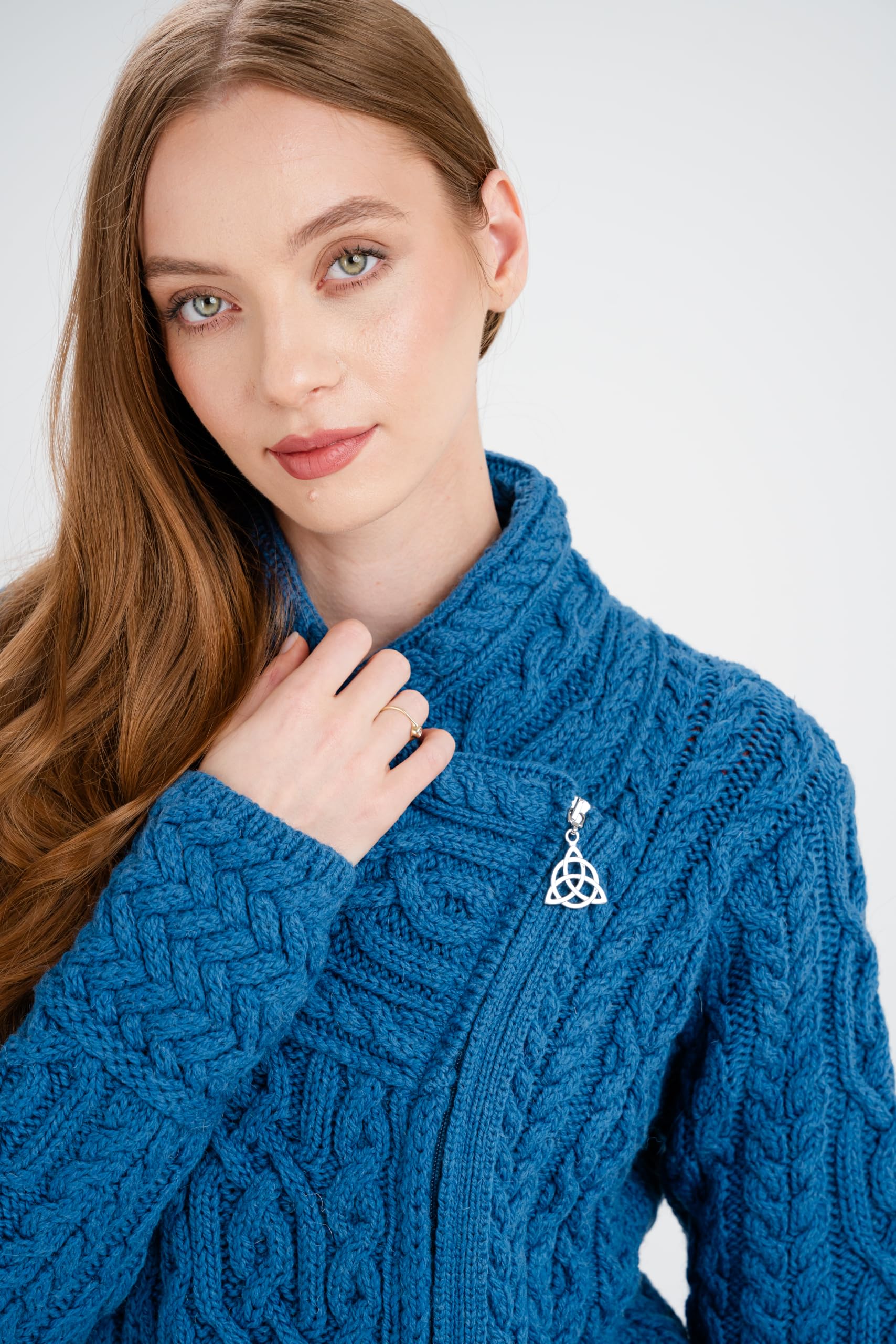SAOL Irisch Cardigan für Damen aus 100% Merinowolle Irland Sweater Zopfmuster Reißverschluss Jacke
