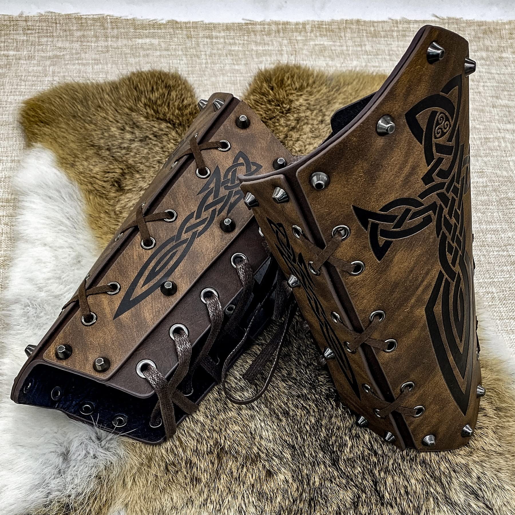 2Pcs Bracelets Viking pour Homme, Gantelets Médiévaux en Faux Cuir, Vambrace Rétro, Garde Bras de Tir à l'Arc pour LARP, Cosplay