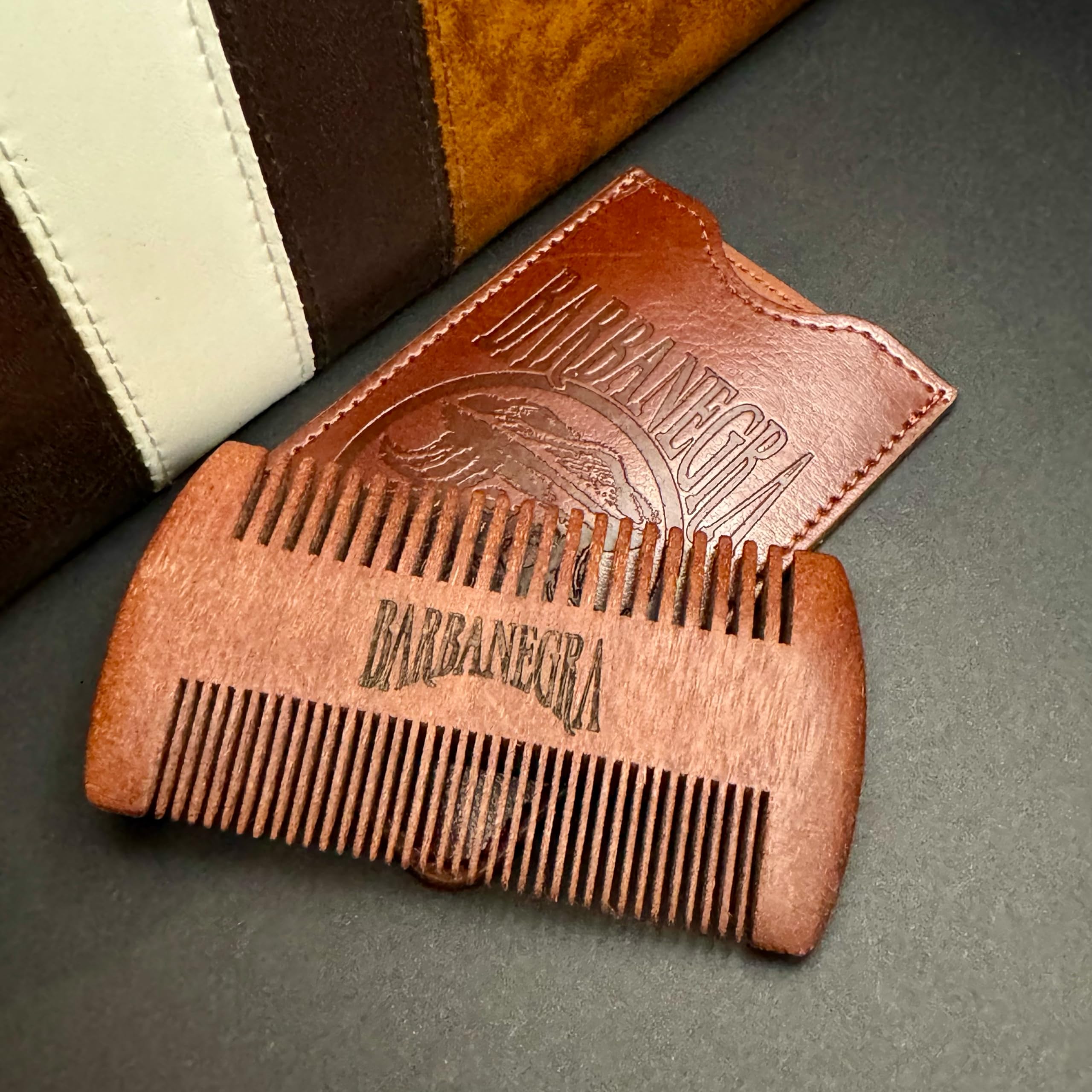 Legendary's Peine de madera para barba y bigote con funda elegante, antiestático, tamaño de bolsillo para todo tipo de barbas, marrón 5