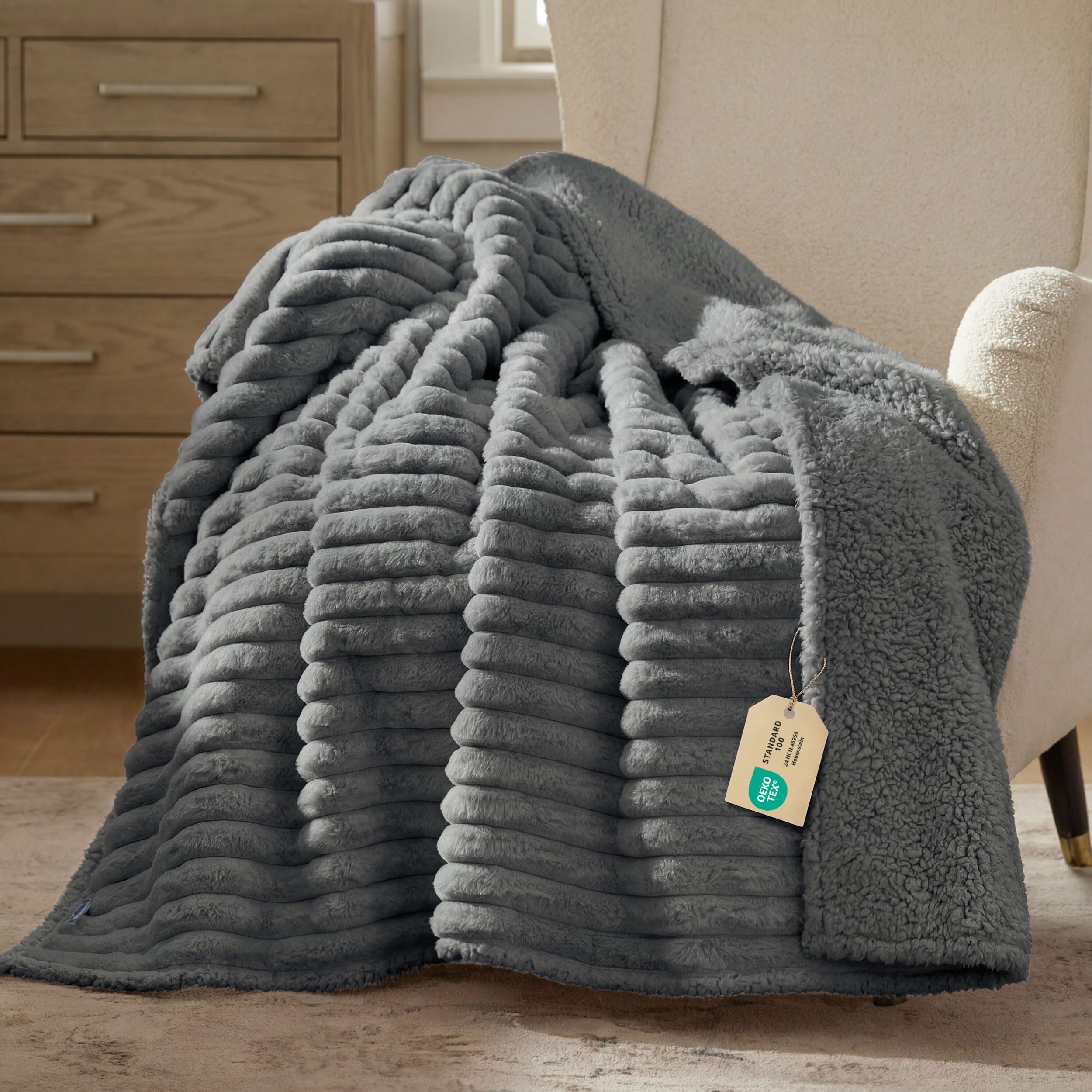Bedsure ComfyFleece Waterproof Dog Blanket