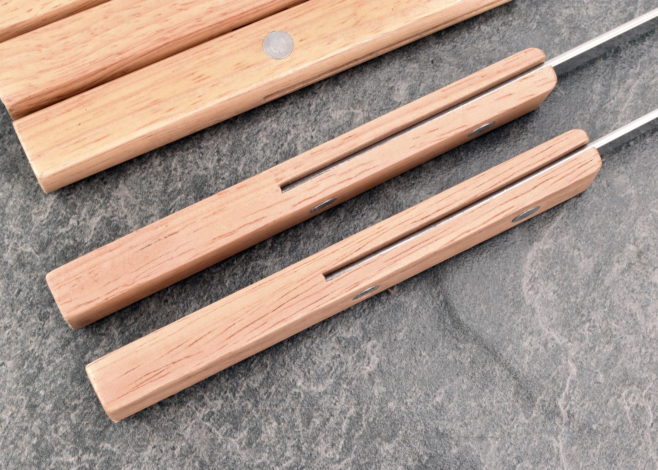 Spiedini per barbecue in metallo da 55,9 cm, in acciaio inox pesante, lama larga 3/8 pollici con manico in legno duro, spiedini lunghi piatti per barbecue per grigliare carne, pollo,