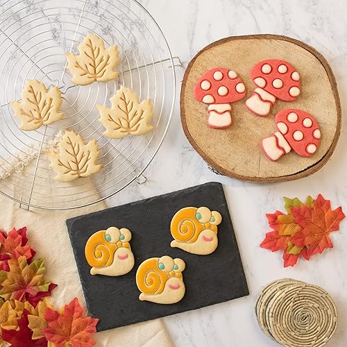Miniatura 6 de Juego de 3 cortadores de galletas con temática caprichosa (diseños seta, caracol, y hoja de arce), 3 piezas - Bakerlogy