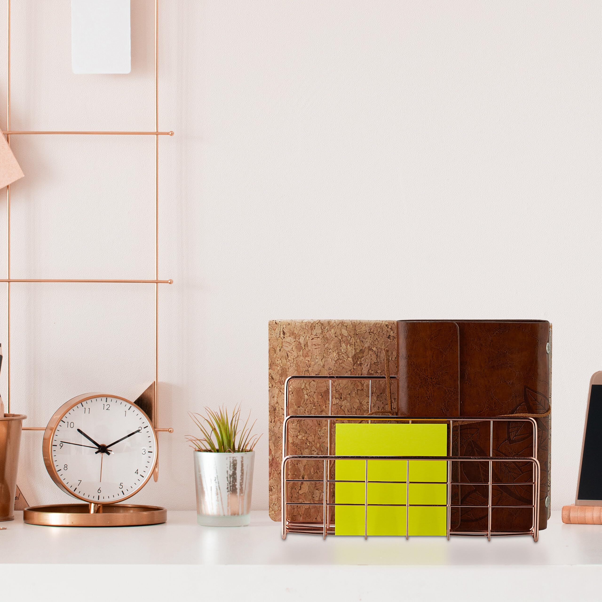 Relaxdays Range-revues pour Votre Bureau, 3 Compartiments verticaux, métal, HxLxP : 14 x 17,5 x 8 cm, Or Rose