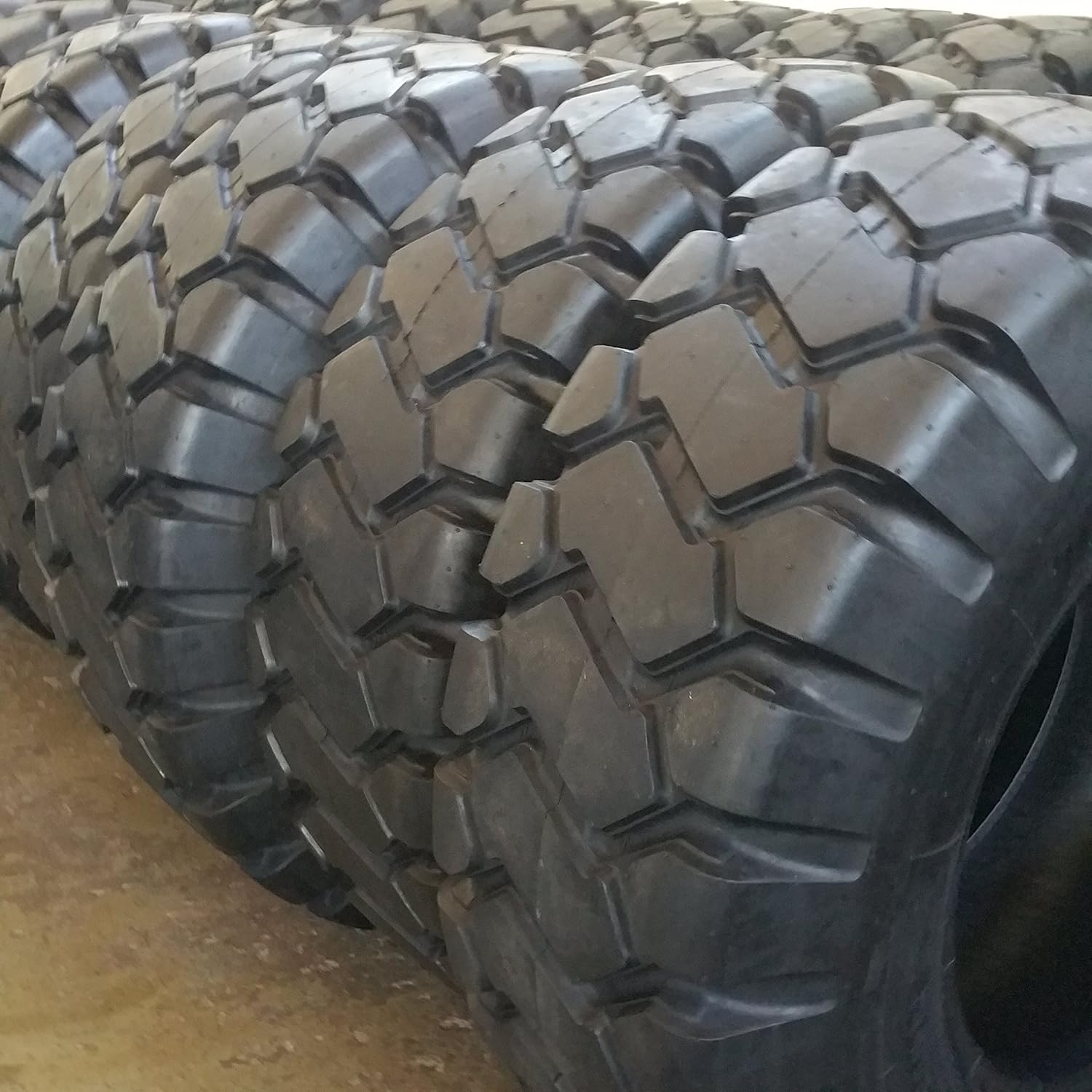 23.5x25, 28 PLY E3 - L3 LOADER TIRES (1 TIRE) 23.5-25 ROAD CREW LOADER TIRE