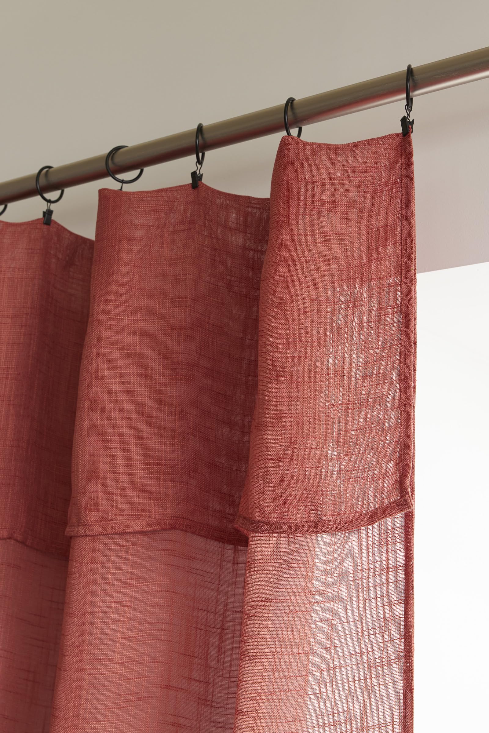 Lot de 2 voilages Ajustables + 8 Anneaux Pince 140 x 270 cm Polyester Effet Lin Nia Le Fil d'Ariane (Terracotta)