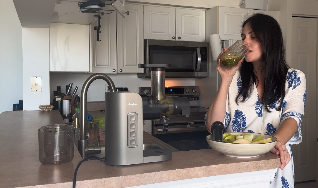 Watch Olayks Slow Masticating Juicer Machine | Review and Test on