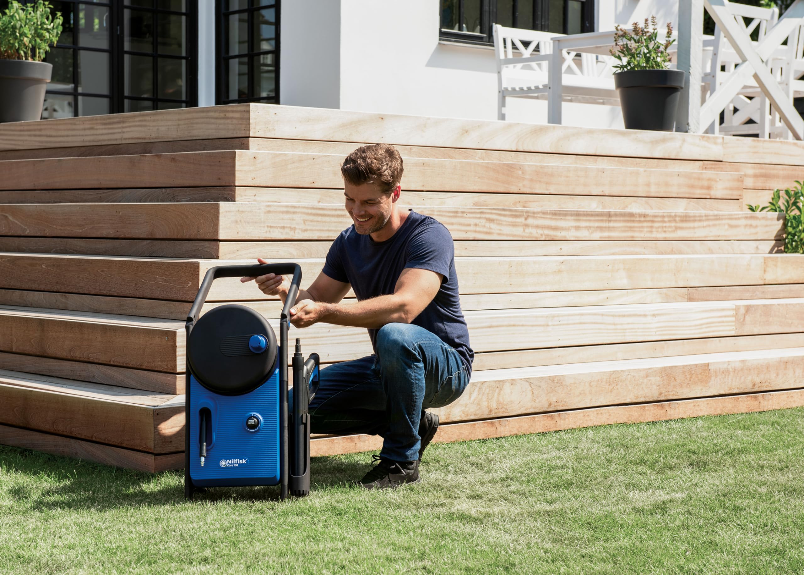 Nilfisk Hidrolimpiadora de Alta Presión Core 150 Bares con PowerControl - Limpiadora para Jardín, Patios y Coches (2000 W)