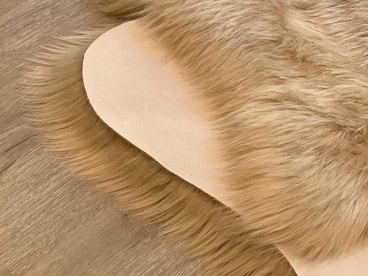 LAMBZY Faux Sheepskin Super Soft Hypoallergenic Silky Round Shag Rug for Living Room, Kids Room, Sofa (6', Beige)