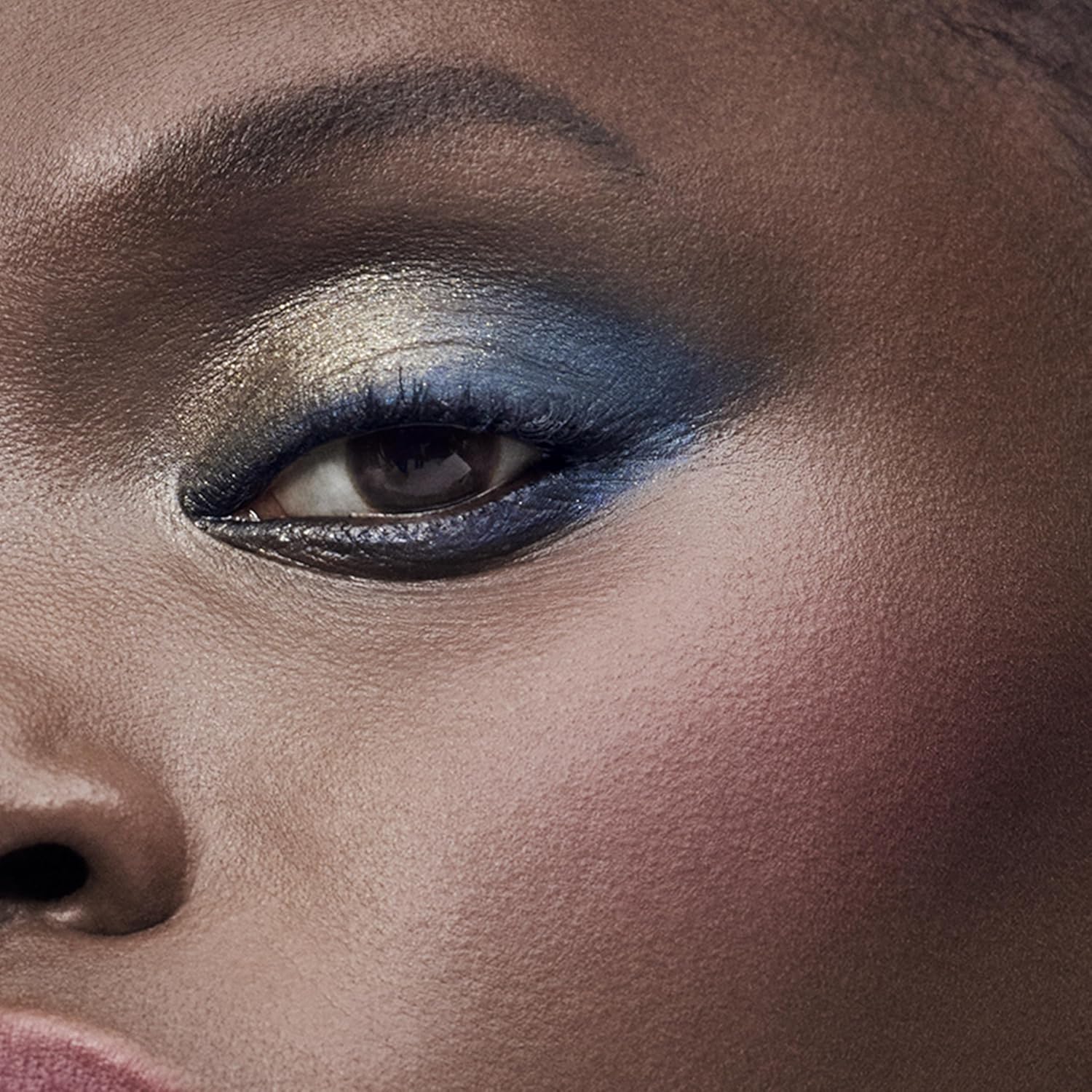 Estée Lauder The Sculpting Powder Blush with Buildable Color | Long Lasting, Contouring & Plumping, 0.25 Ounce - Image 2