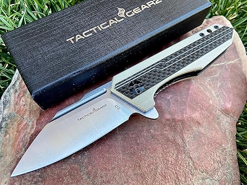 TACTICAL GEARZ Navaja de bolsillo para EDC! Mango de fibra de carbono, hoja de acero D2! Incluye funda (Iris)
