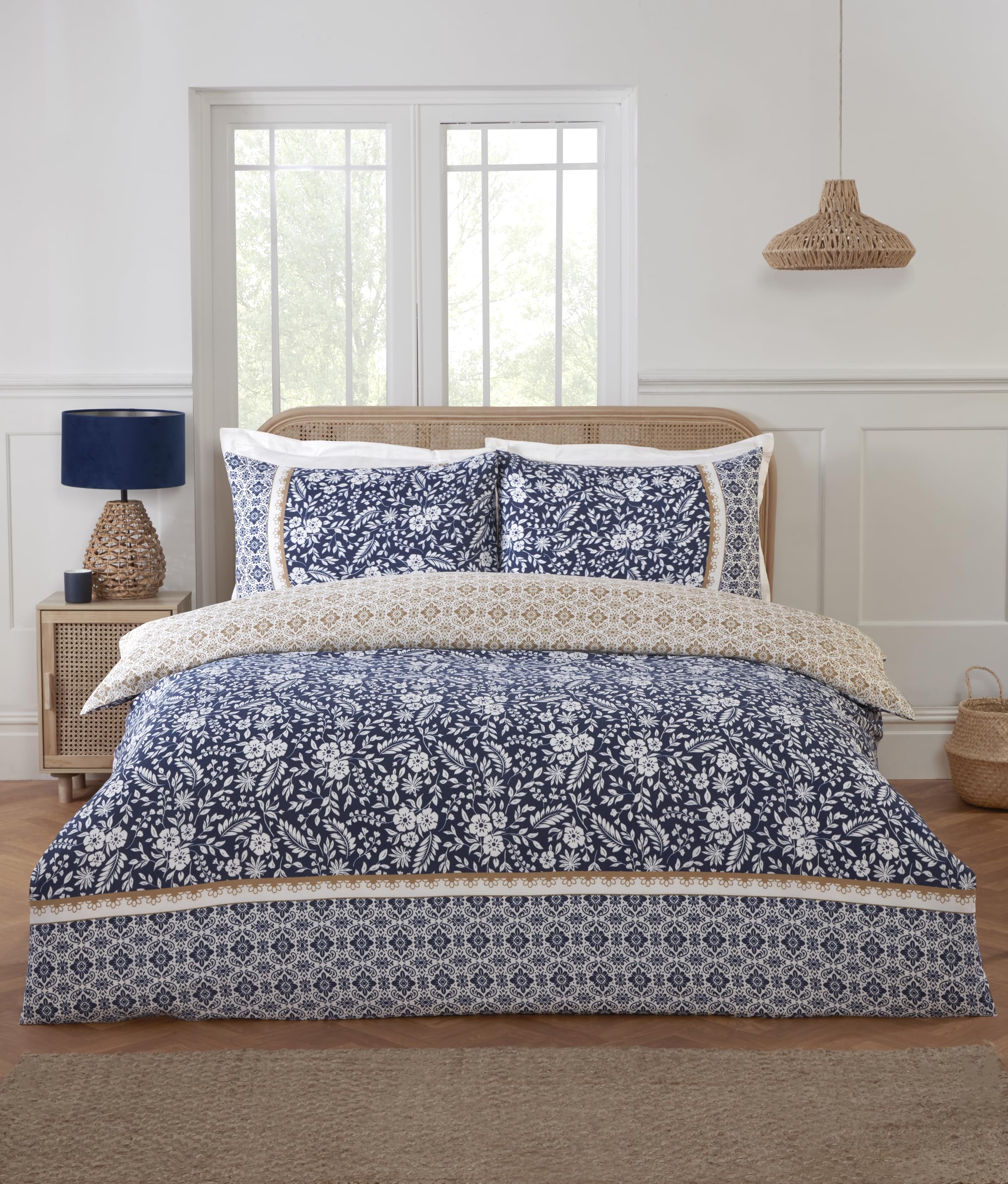 Parure de lit simple Eleanor bleu marine pour créer une chambre cosy et élégante
