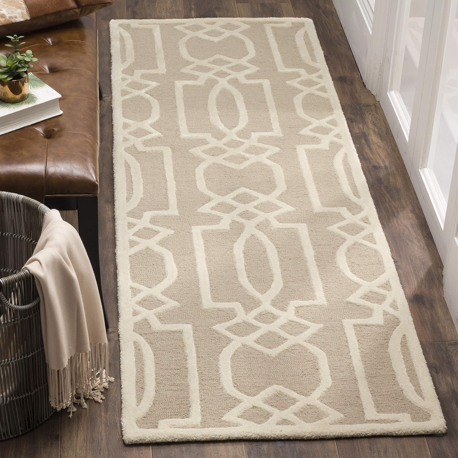 SAFAVIEH Bella Collection 2'3" x 7' Sand / Ivory BEL138C Handmade Premium Wool Runner Rug
