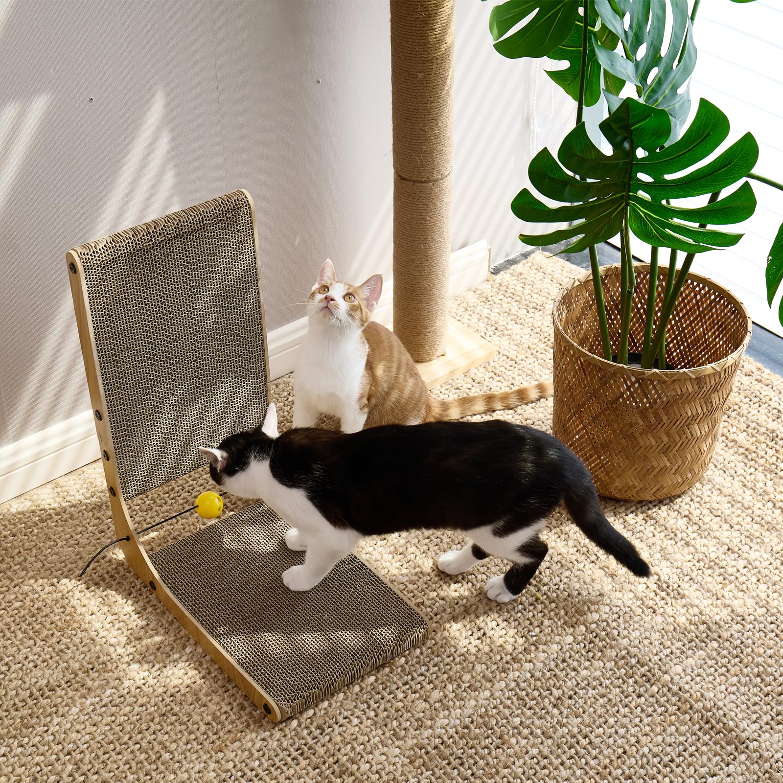 FUKUMARU Tiragraffi per Gatti Verticale a Forma di L Alta 48 cm per Parete e Angolo, Con Gioco Gatti Con Pallina Da Interno, In Cartone
