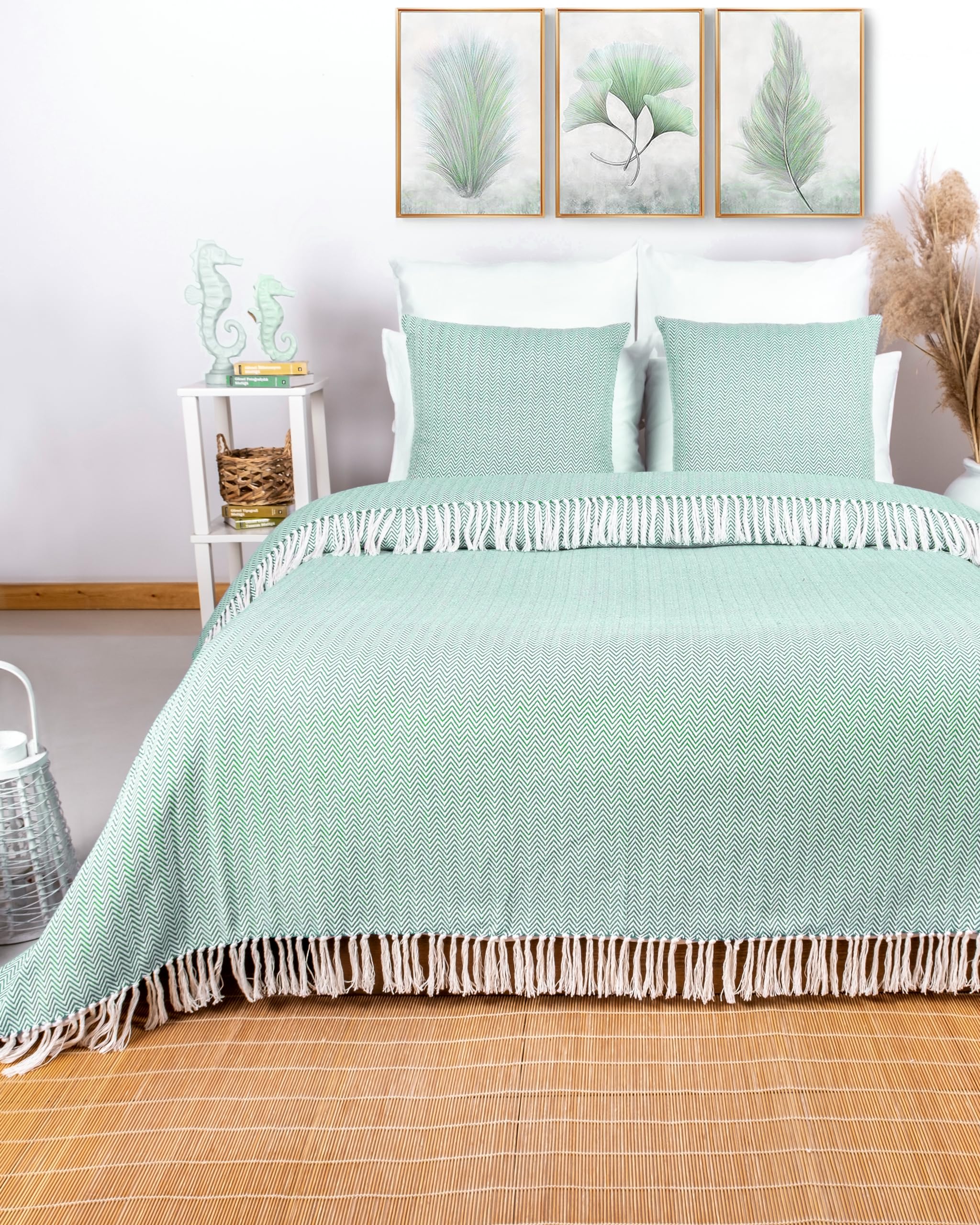 Gräfenstayn Narzuta premium z frędzlami, 100% bawełna, 220 x 240 cm, wzór w jodełkę, kołdra letnia, bawełniana narzuta na łóżko, kanapę, kolor miętowy