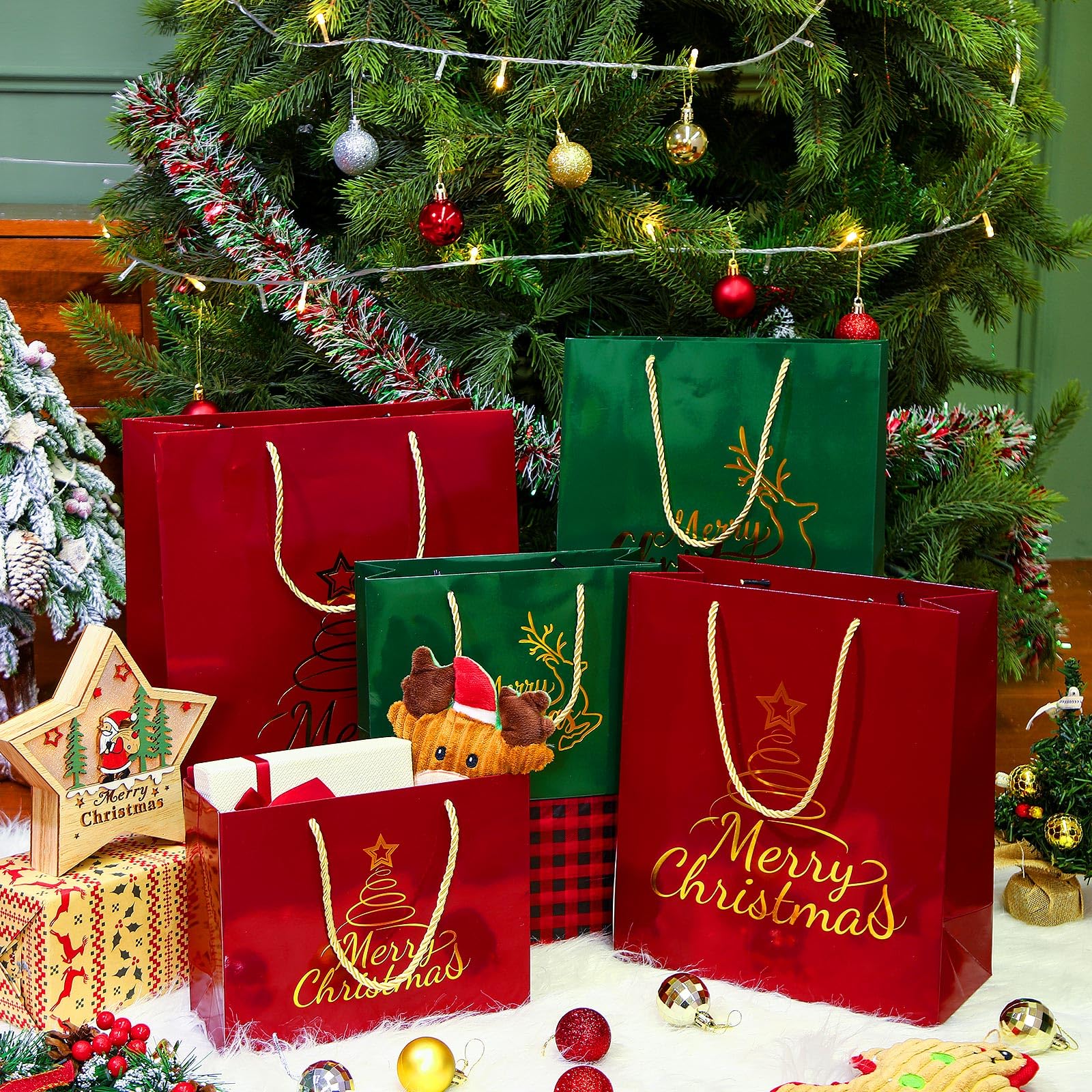 Zhanmai 12 bolsas de regalo de Navidad a granel con diseño de árbol de Navidad, alce, con asas, bolsas de golosinas rojas y verdes, bolsas de regalo de Navidad para invierno, cumpleaños, boda, baby