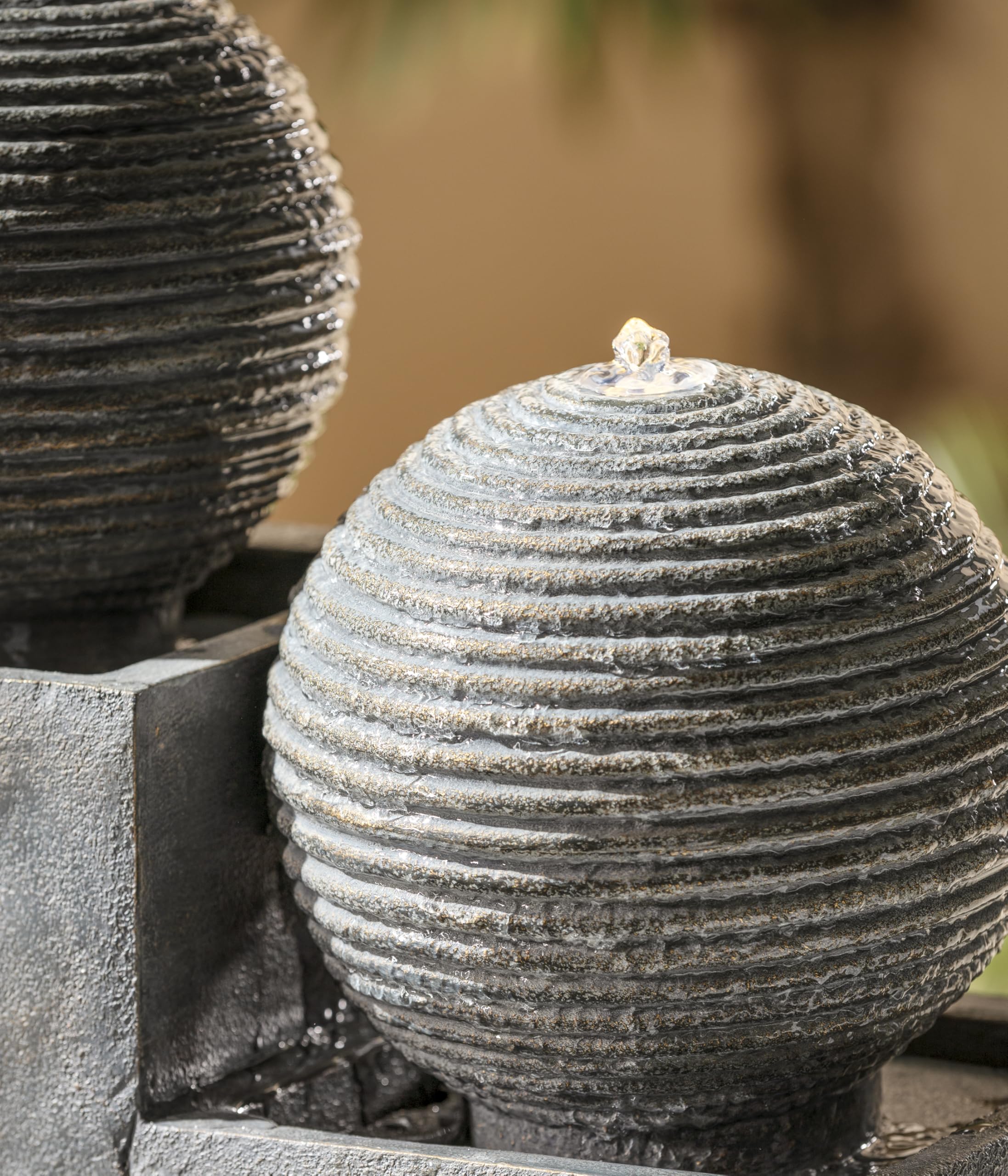 Dehner Gartenbrunnen Amor, Outdoor-Brunnen, mit LED-Beleuchtung, frostbeständig, ca.46x23x99 cm, Polyresin, grau