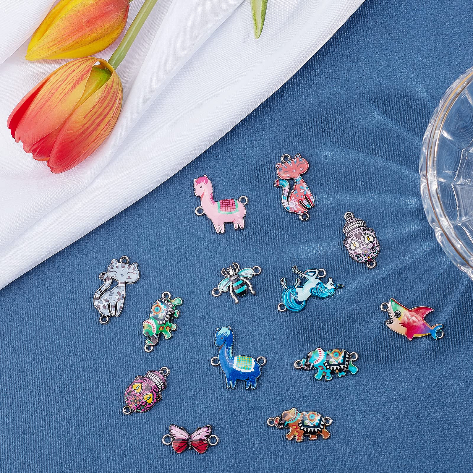 SUNNYCLUE 48 Connettori Smaltati Per Gioielli – 8 Stili Animali: Farfalla, Squalo, Unicorno, Ape, Gatto – Per Bracciali, Collane, Orecchini