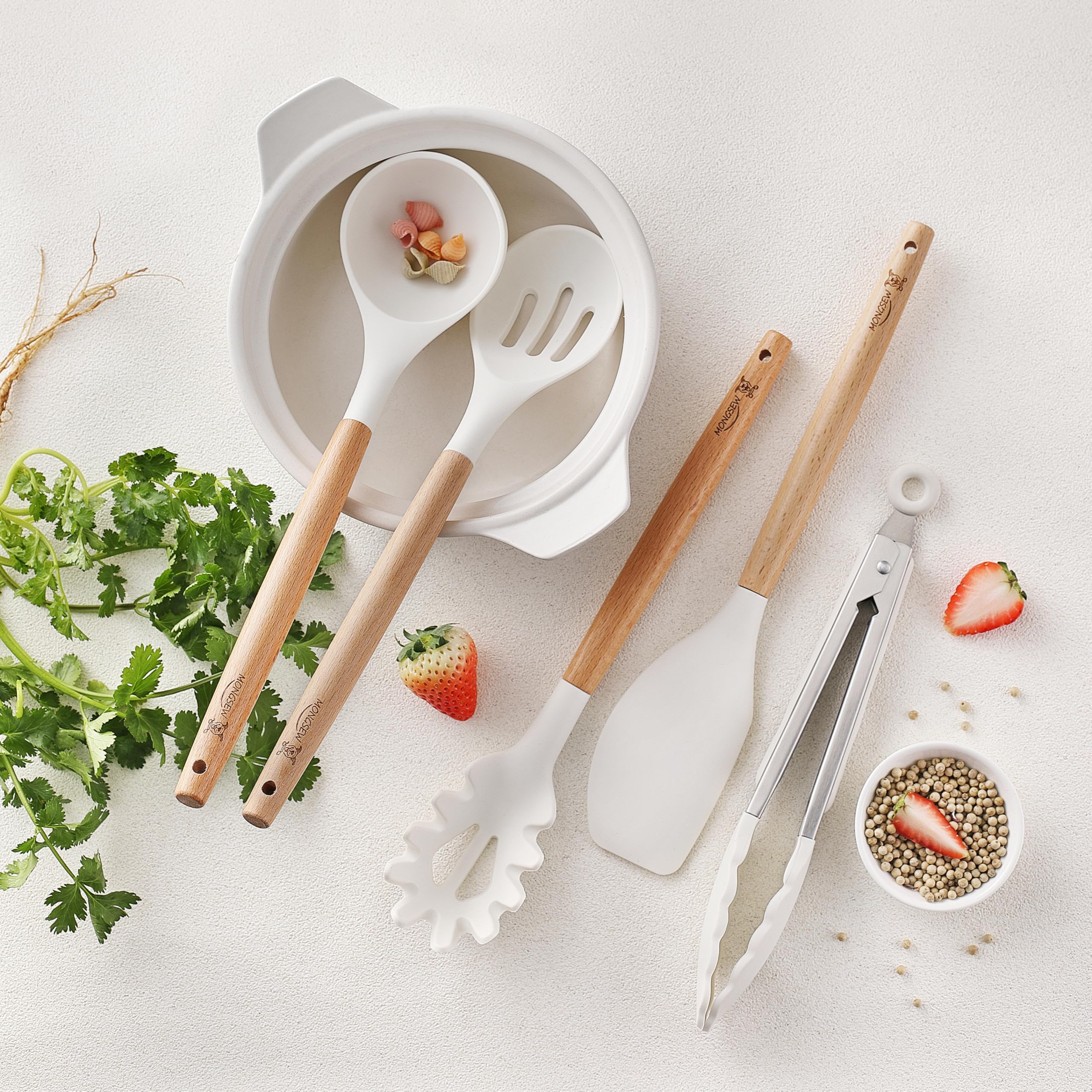 MONGSEW - Juego de utensilios de cocina de silicona, resistentes al calor, con mango de madera, espátula, cuchara, pinzas, batidor (blanco, patrón de perro sonriente)