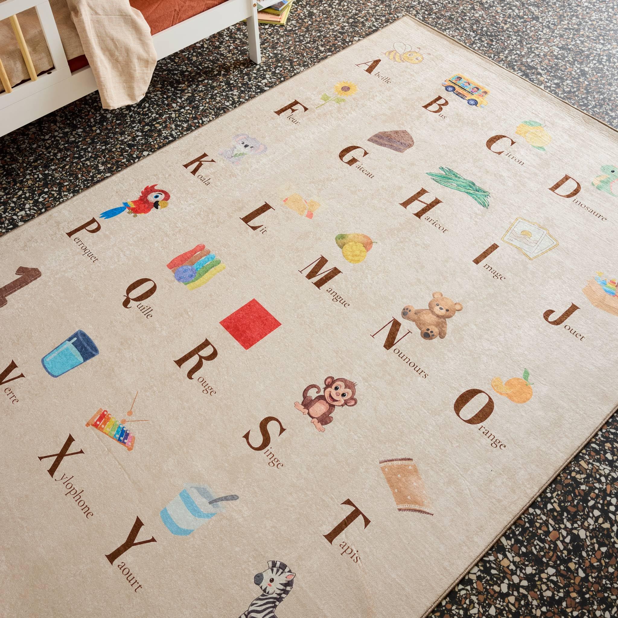 Alice's Garden sweeek - Tapis éducatif intérieur Enfant Beige imprimé abécédaire 120 x 160 cm - Scoty