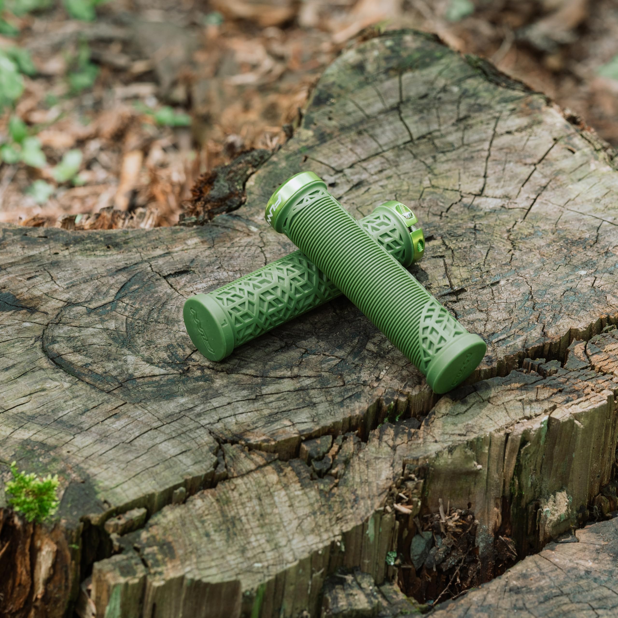 Funn Hilt JR Mountain Bike Handlebar Grips With Single Lock On