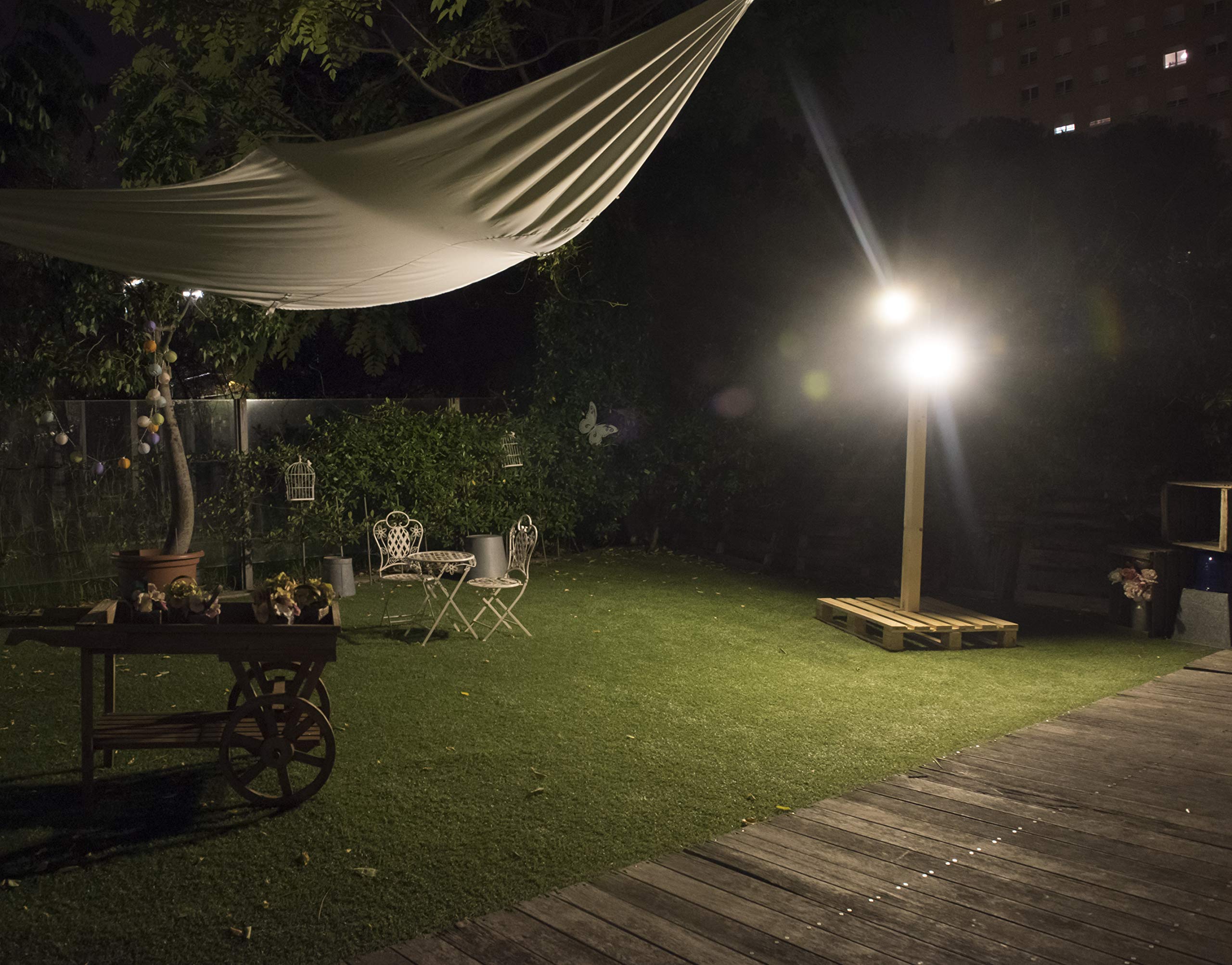 Foco Solar LED con 2 Focos, Luces Exterior con Panel Solar, Batería, Mando a Distancia, Autonomía 8-15 Horas (2 Focos, Luz Cálida 2700K)