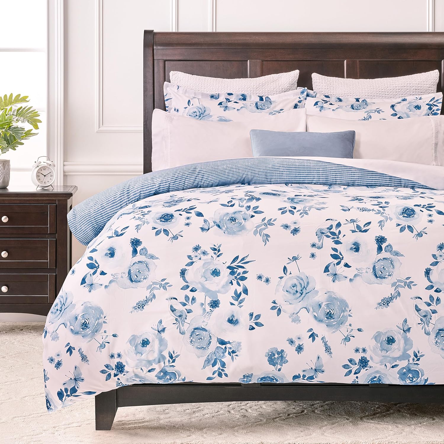 Chanasya Premium Blue Rose Duvet Cover Set - Duvet Cover (90” x 90”) & 2 Pillow Shams (20” x 26”) - 3-Piece Set, Queen Size, Blue Rose