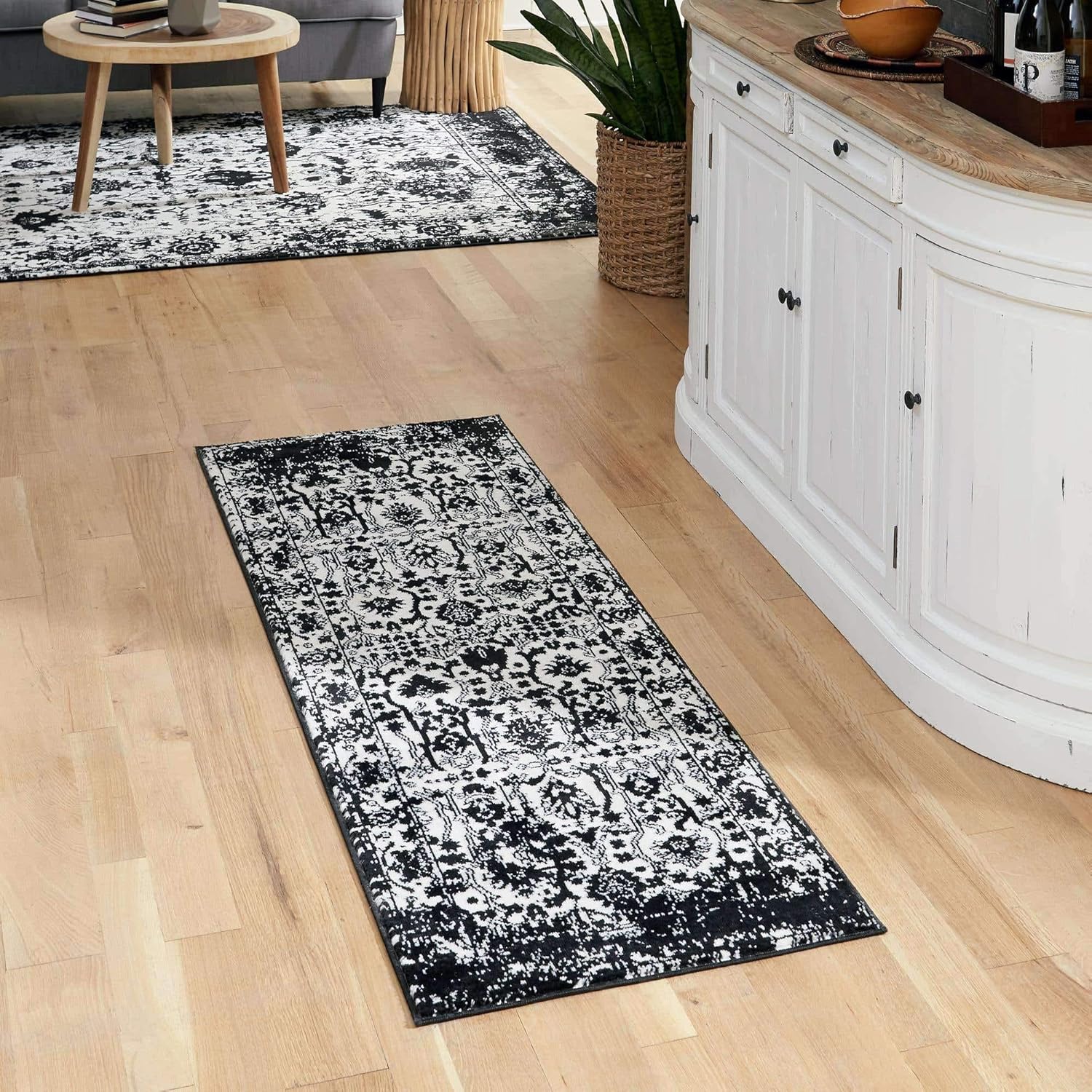 Unique Loom Portland Collection Bohemian Vintage Inspired Tone-on-Tone Design Area Rug (2' 2 x 8' 0 Runner, White/ Black)