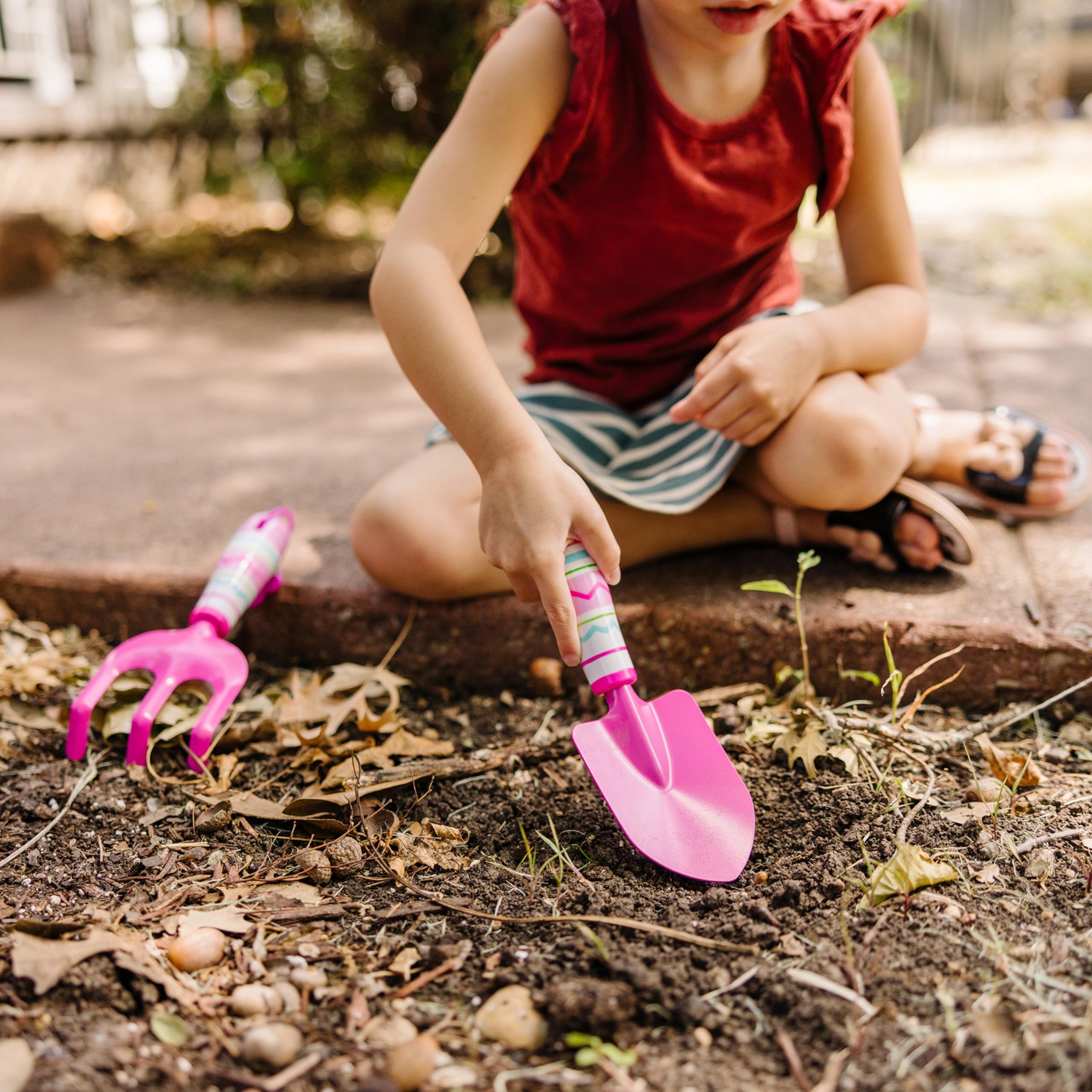 Melissa & Doug Pretty Petals Cultivator & Trowel Set - Image 2