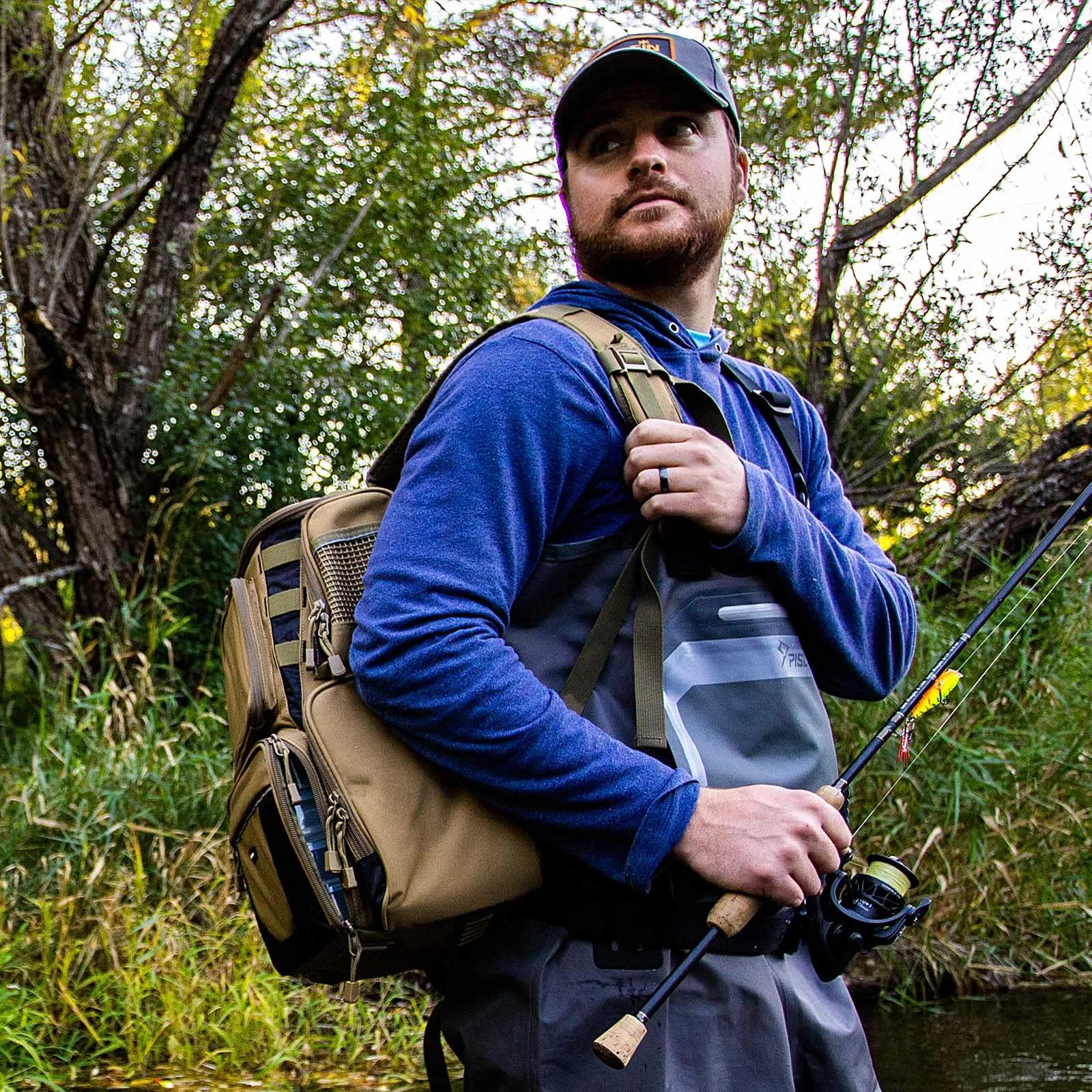 Piscifun Angelausrüstungs-Rucksack mit 4 Ablagen, groß, wasserdicht, mit schützendem Regenschutz und 4 Angelboxen (Khaki, Schwarz und Camouflage)