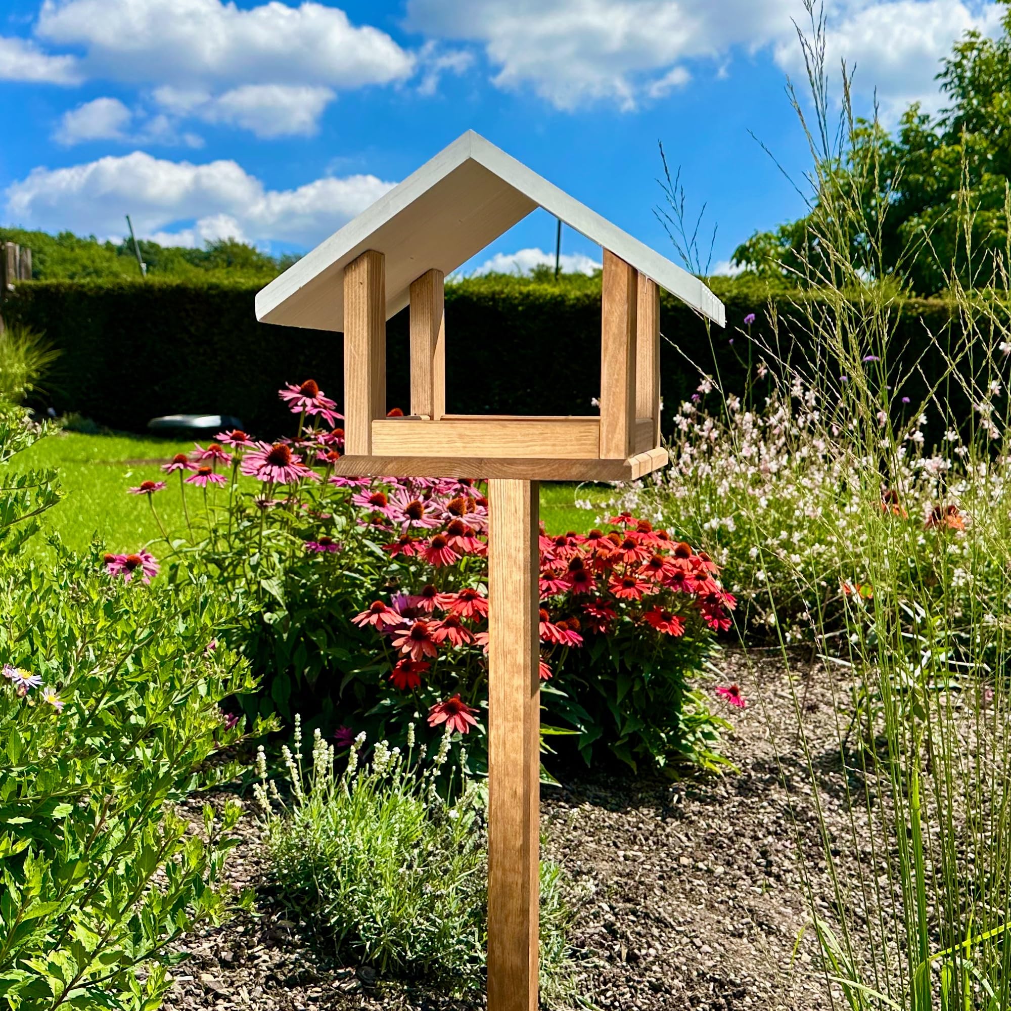GARTENETAGE Vogelhaus mit Ständer wetterfest/massives Vogelhaus Holz mit Erdspieß/Vogelfutterhaus mit Ständer/Robustes Vogelhäuschen für Ihren Garten