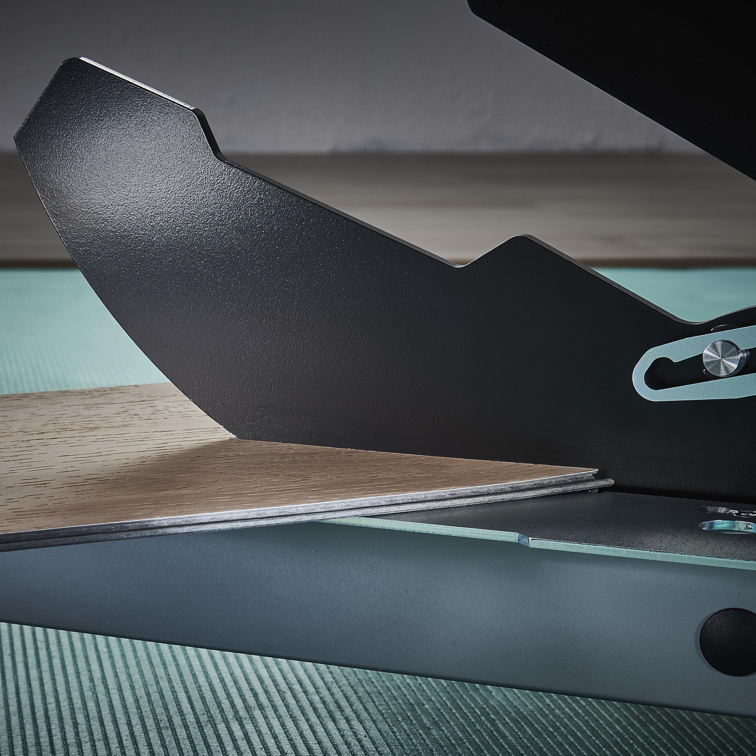 wolfcraft Coupe-stratifié VLC 1000, Presse pour Sols Vinyles et Design | Guillotine manuelle pour lames jusqu'à 14 mm d'épaisseur et 370 mm de largeur, coupe nette sans poussière. 6940000
