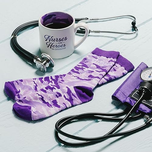 Miniatura 9 de Pavilion Gift Company - Enfermera - Taza de té de café de camuflaje morado de 15 onzas, color blanco